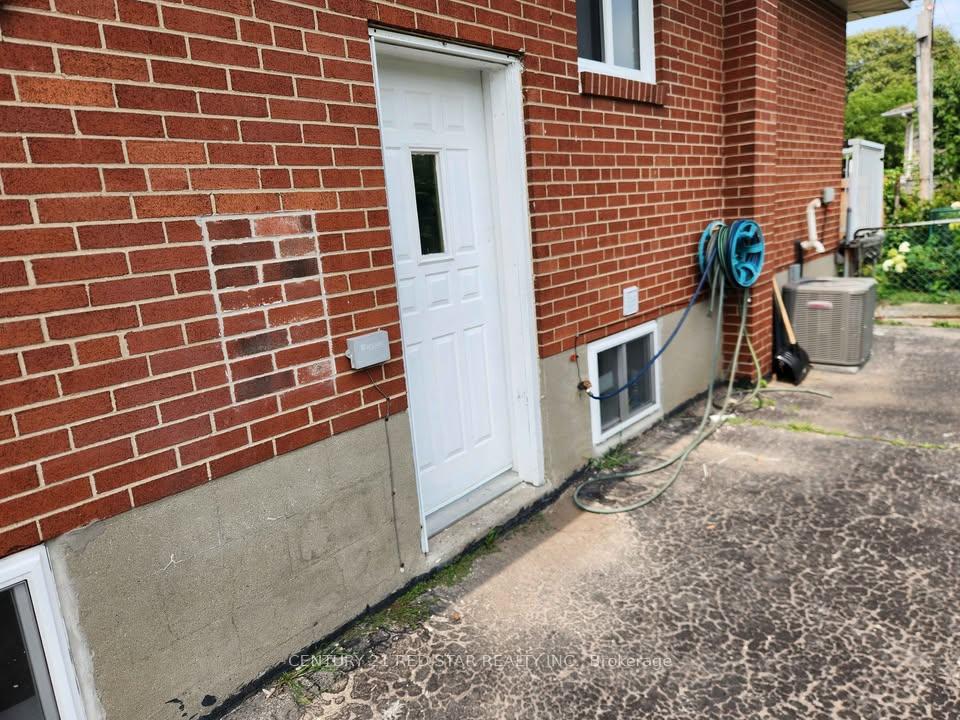 Photo 2 of 56 Arkley Crescent, Etobicoke, Willowridge-Martingrove-Richview — HOMEH