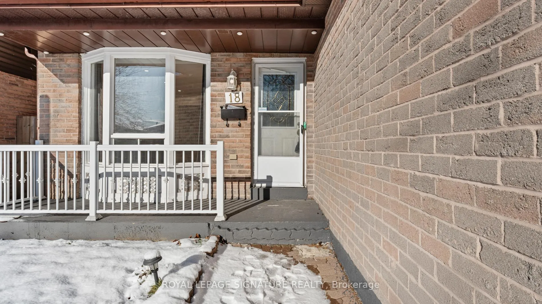 Photo 2 of 18 Charlton Crescent, Ajax, South West — HOMEH