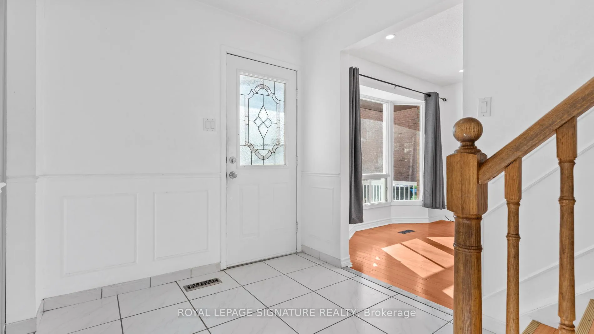 Photo 3 of 18 Charlton Crescent, Ajax, South West — HOMEH