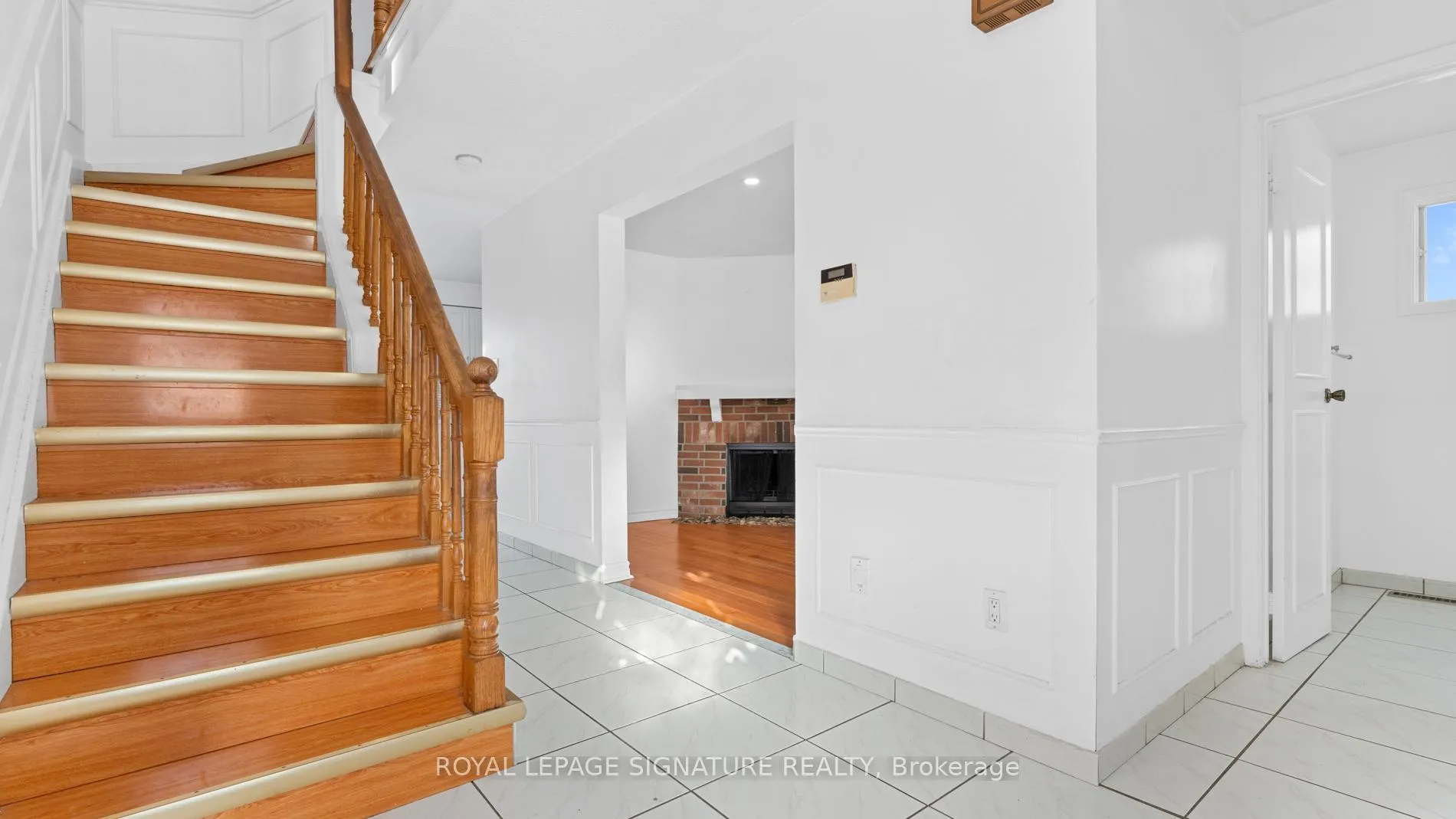 Photo 4 of 18 Charlton Crescent, Ajax, South West — HOMEH