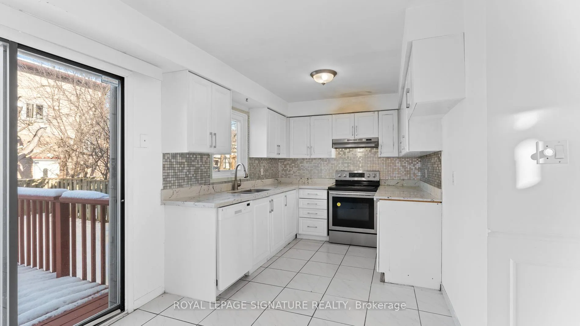 Photo 7 of 18 Charlton Crescent, Ajax, South West — HOMEH