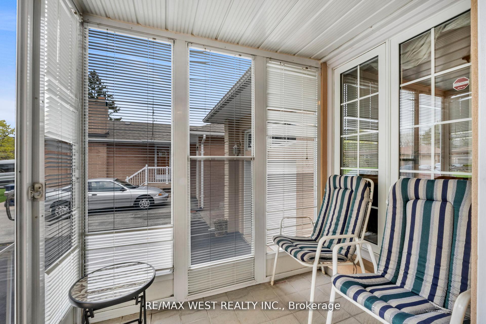 Photo 3 of 15 Breadner Drive, Etobicoke, Willowridge-Martingrove-Richview — HOMEH