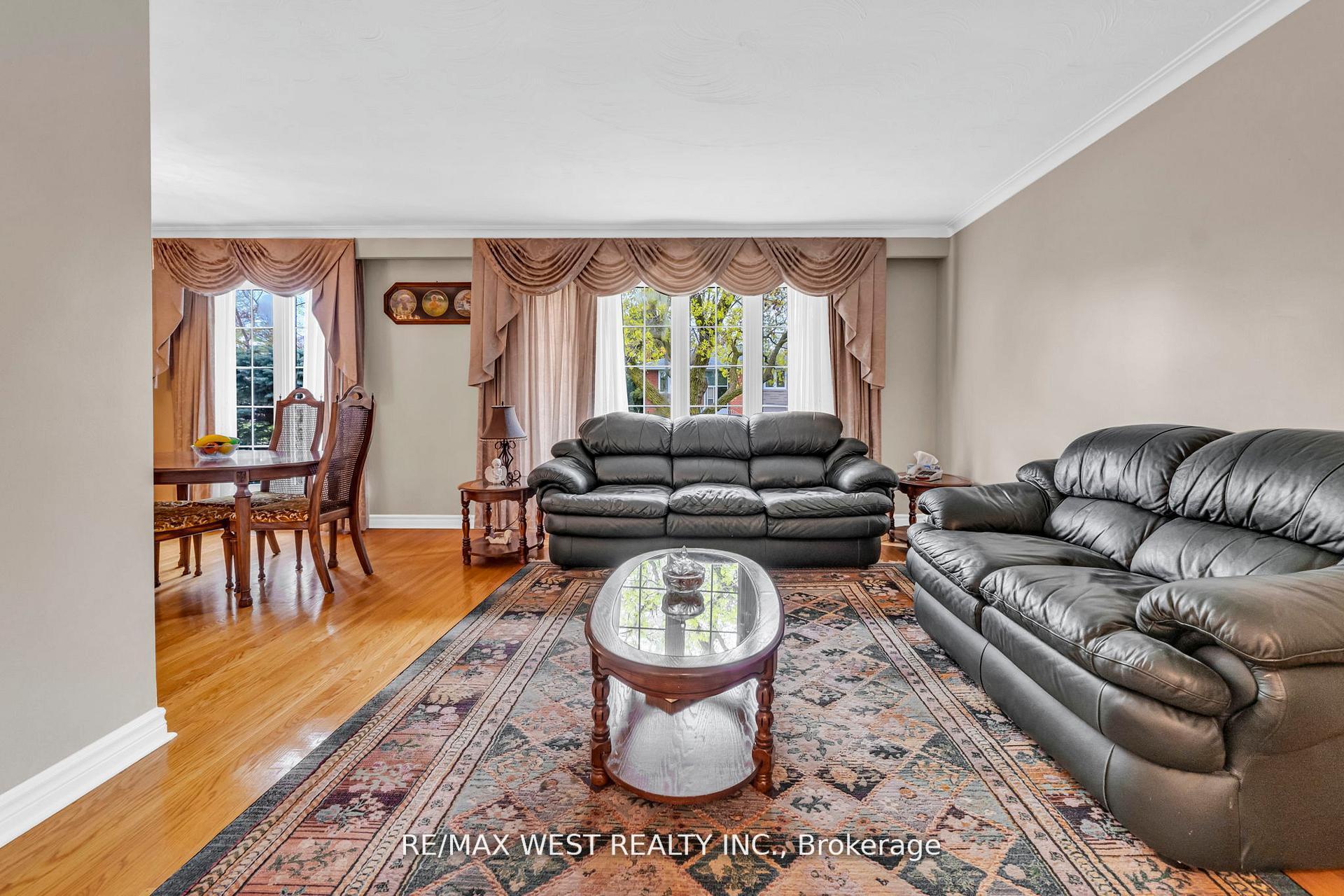 Photo 5 of 15 Breadner Drive, Etobicoke, Willowridge-Martingrove-Richview — HOMEH