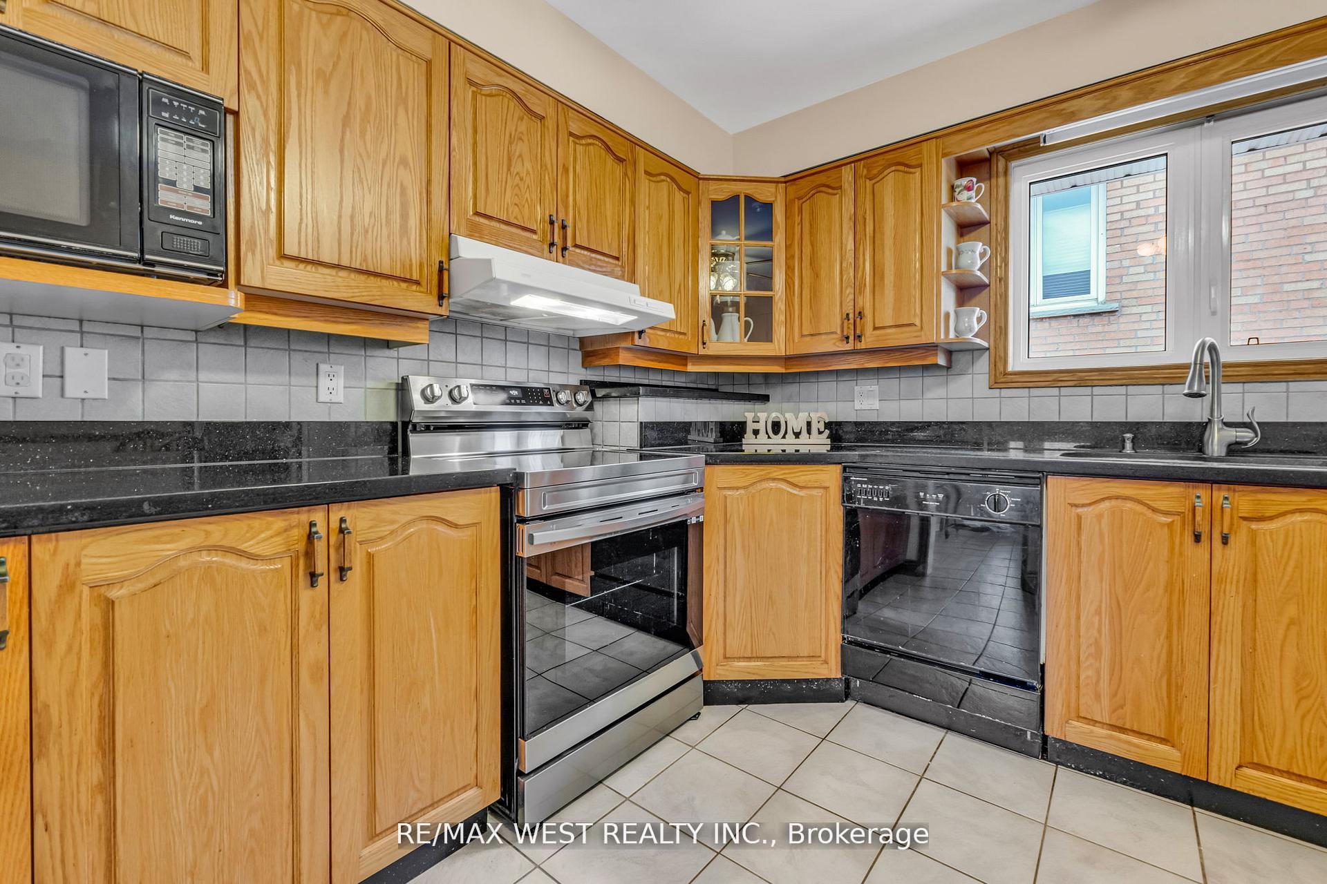 Photo 12 of 15 Breadner Drive, Etobicoke, Willowridge-Martingrove-Richview — HOMEH