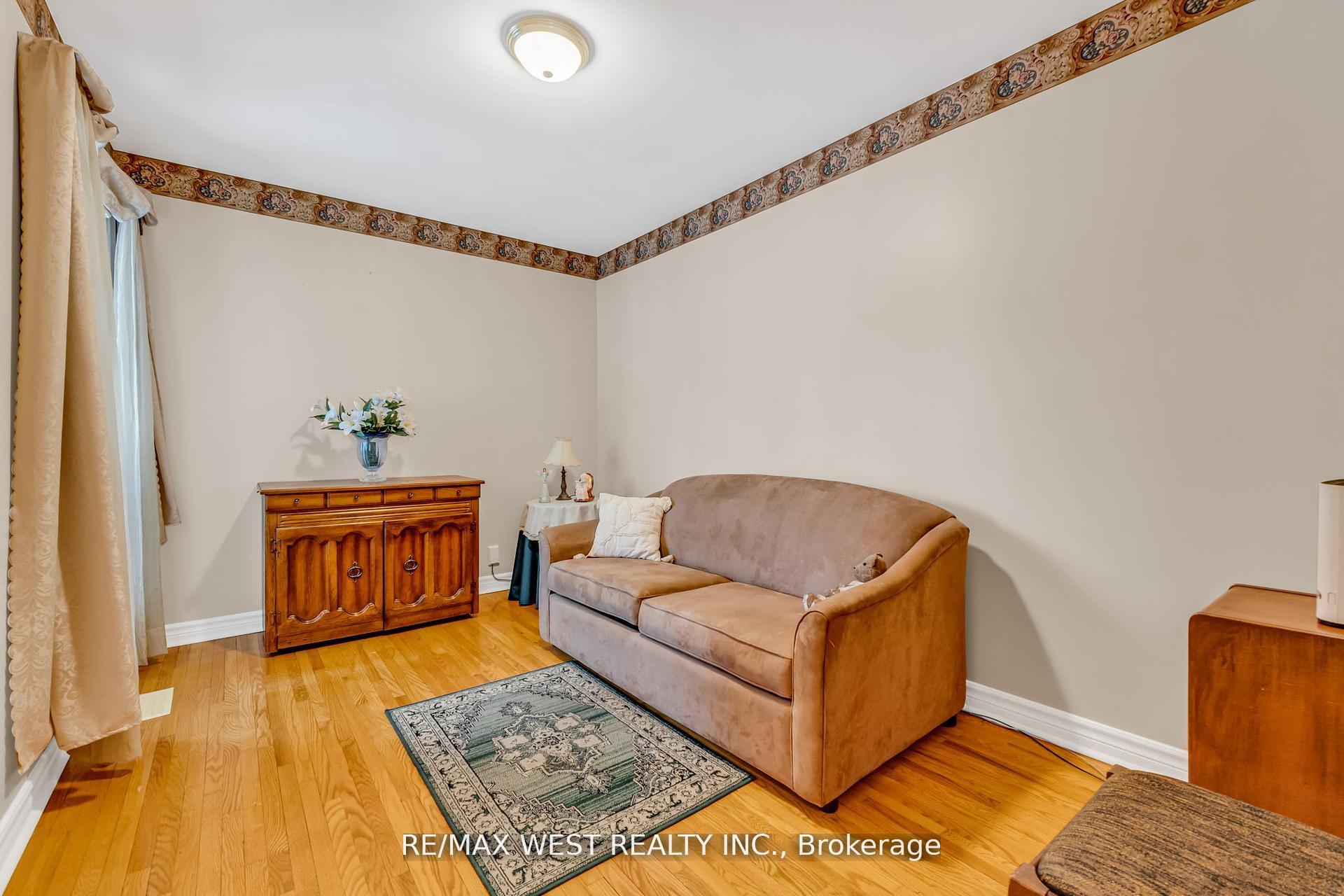 Photo 22 of 15 Breadner Drive, Etobicoke, Willowridge-Martingrove-Richview — HOMEH