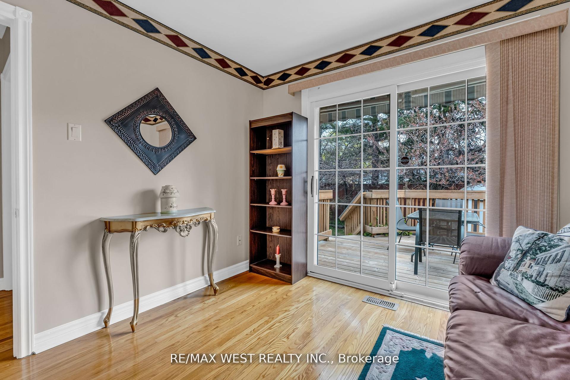 Photo 23 of 15 Breadner Drive, Etobicoke, Willowridge-Martingrove-Richview — HOMEH
