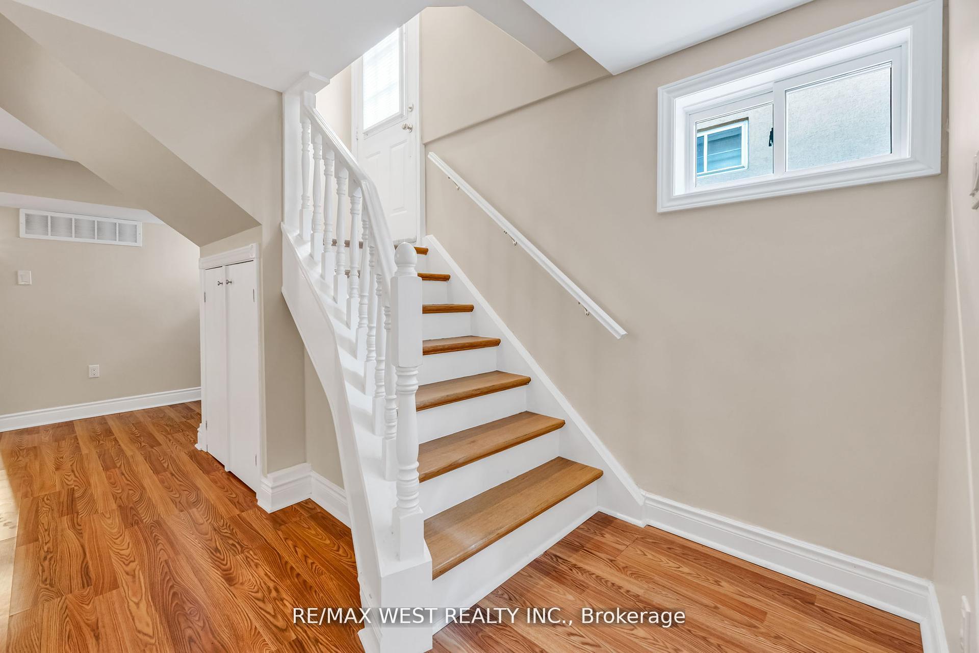 Photo 26 of 15 Breadner Drive, Etobicoke, Willowridge-Martingrove-Richview — HOMEH