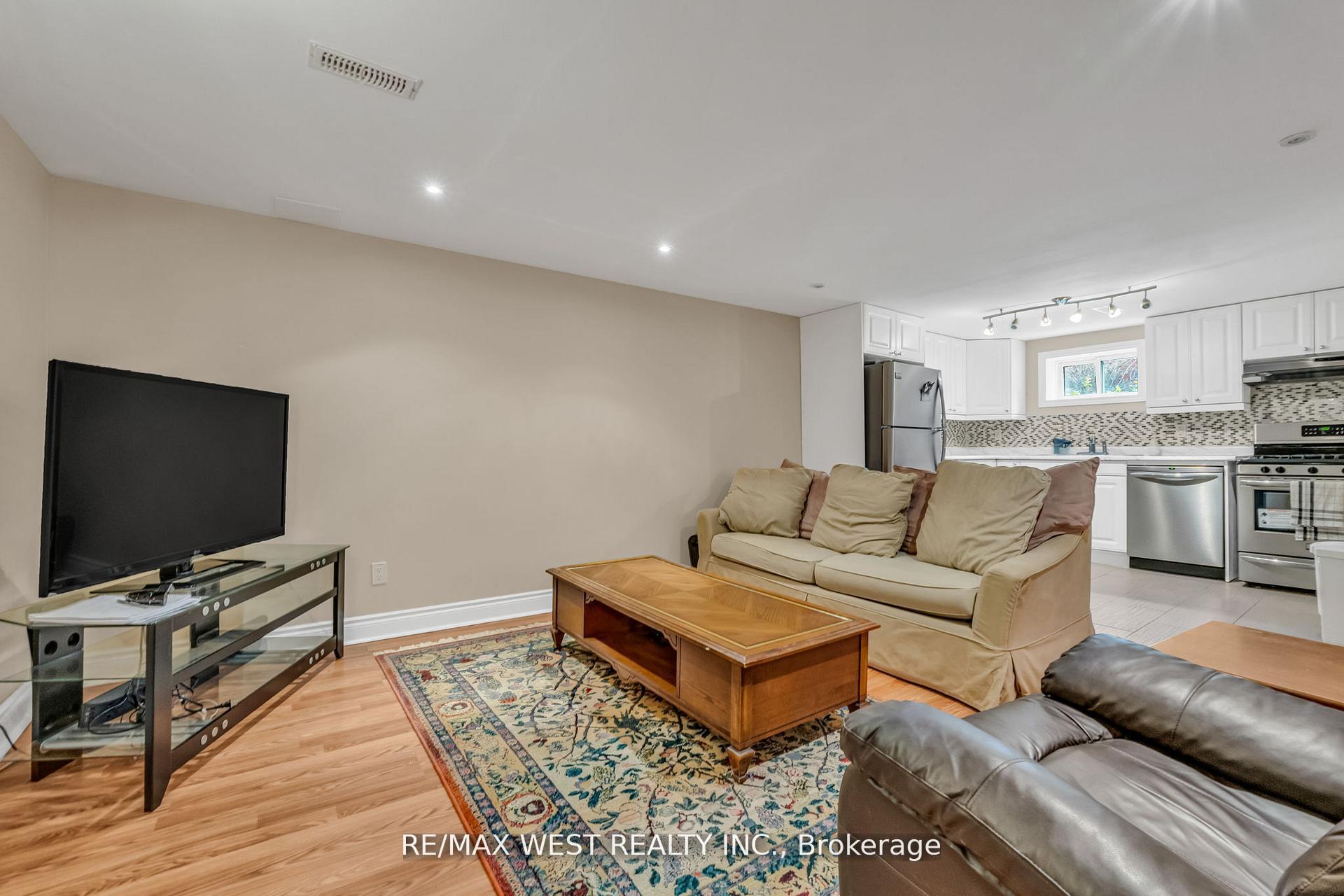 Photo 28 of 15 Breadner Drive, Etobicoke, Willowridge-Martingrove-Richview — HOMEH