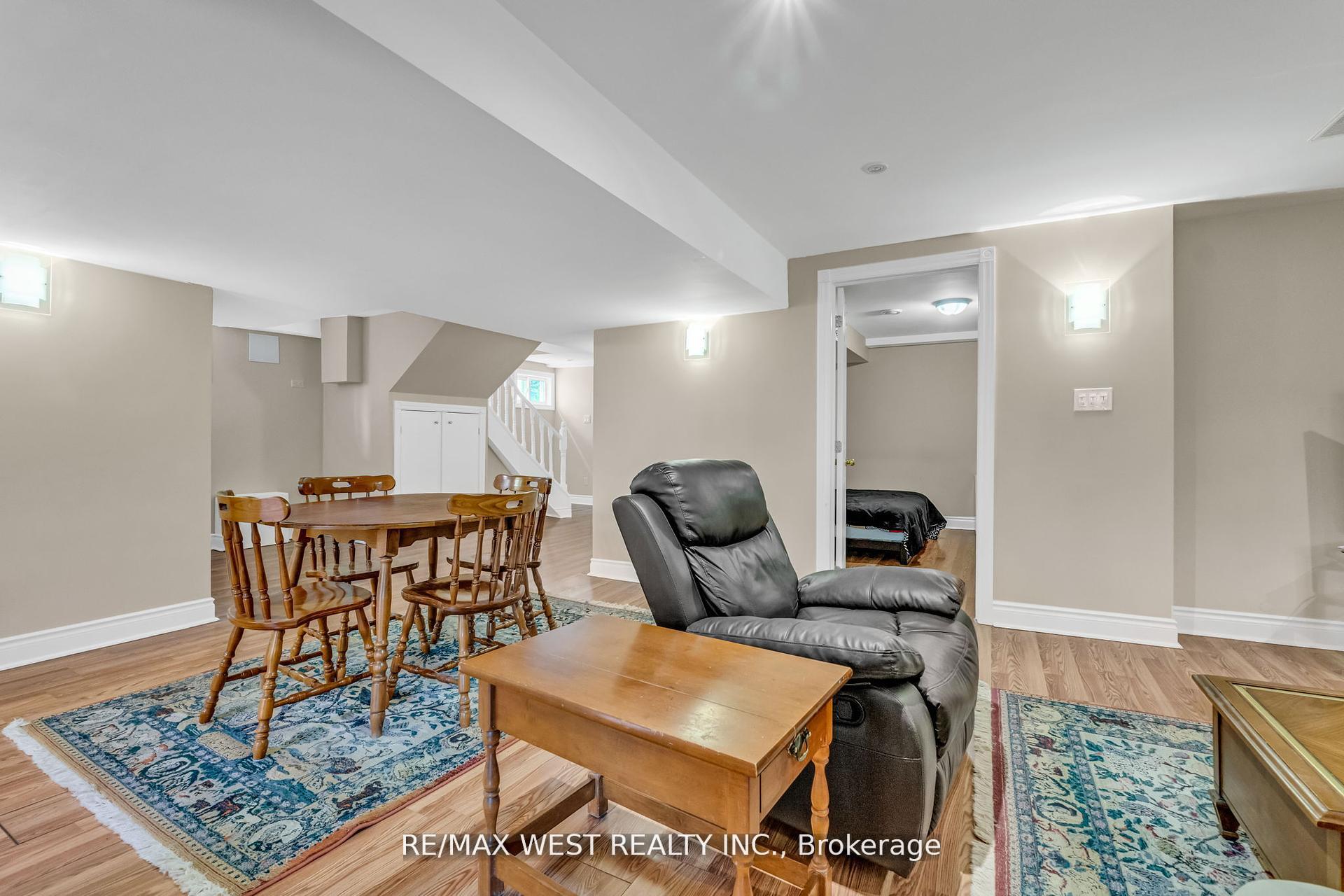 Photo 29 of 15 Breadner Drive, Etobicoke, Willowridge-Martingrove-Richview — HOMEH