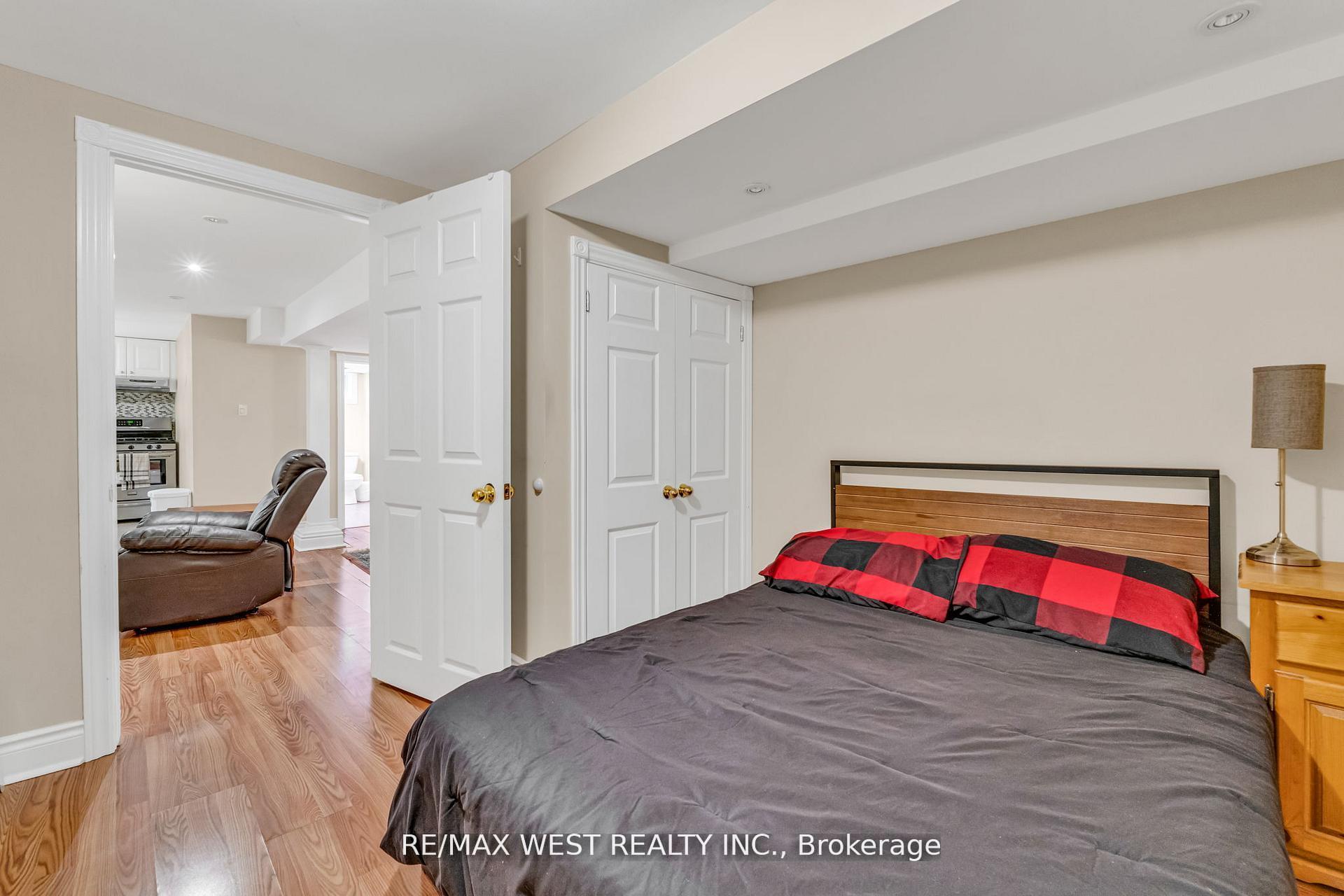 Photo 34 of 15 Breadner Drive, Etobicoke, Willowridge-Martingrove-Richview — HOMEH
