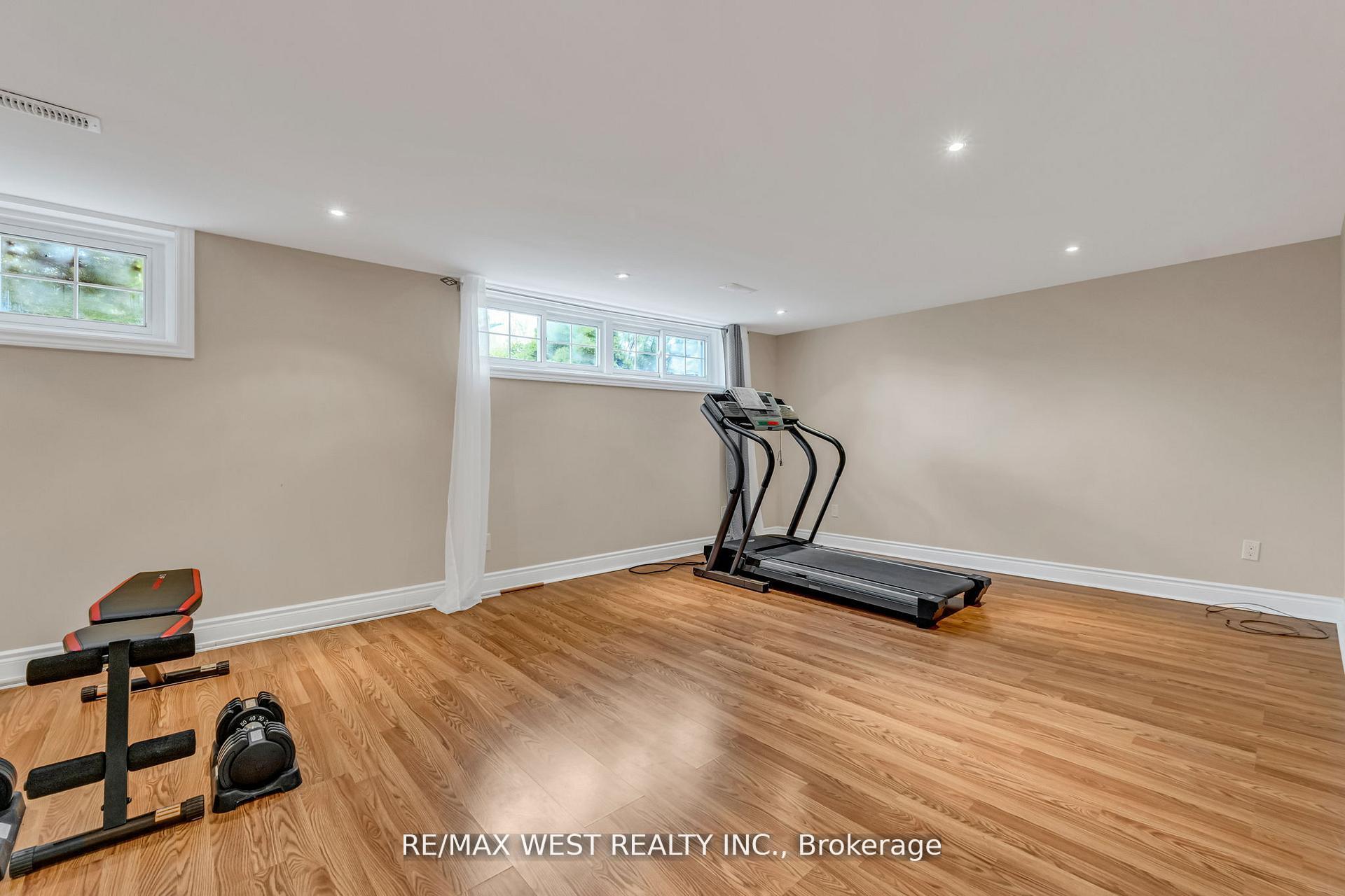 Photo 35 of 15 Breadner Drive, Etobicoke, Willowridge-Martingrove-Richview — HOMEH