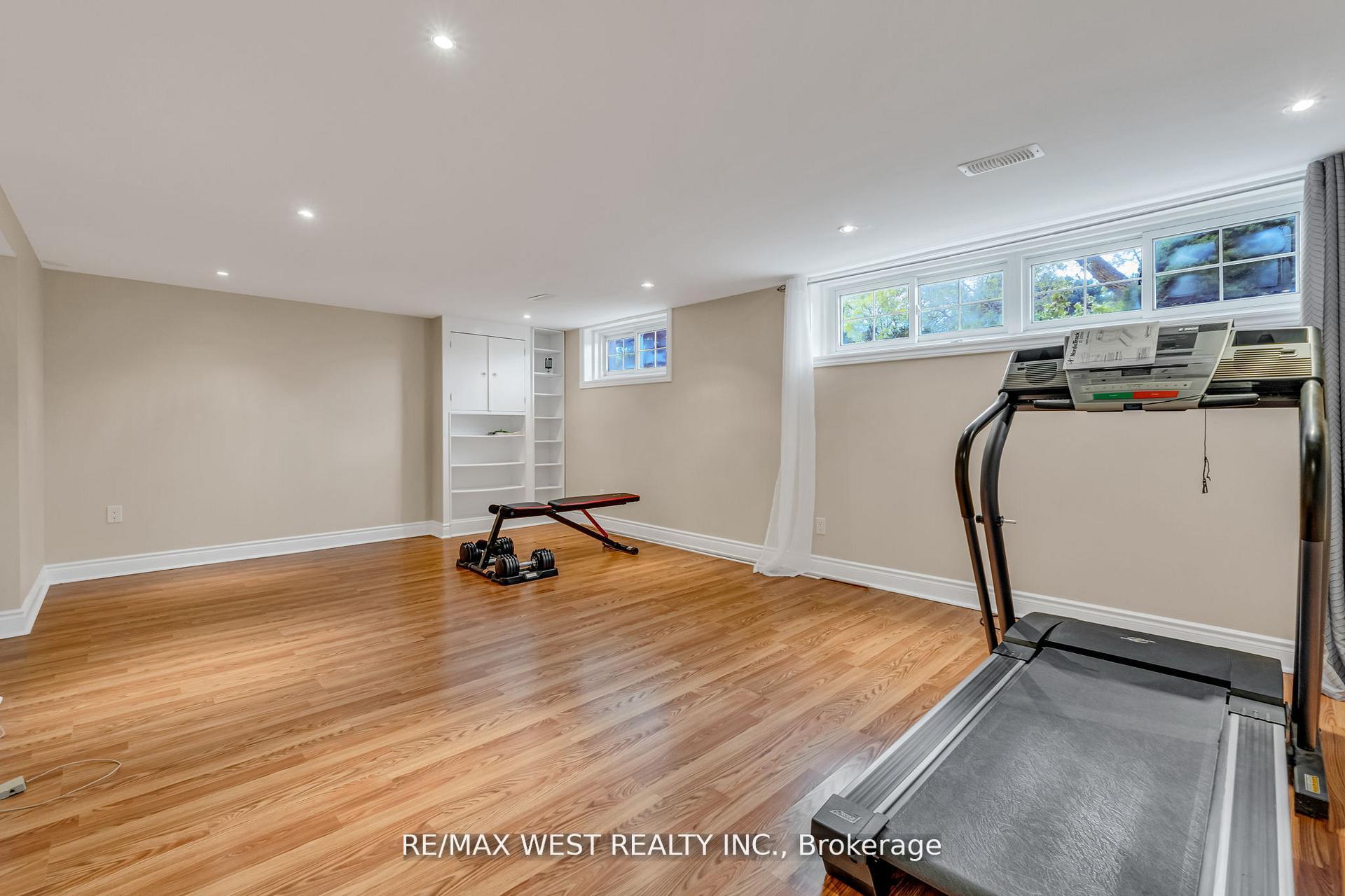 Photo 36 of 15 Breadner Drive, Etobicoke, Willowridge-Martingrove-Richview — HOMEH
