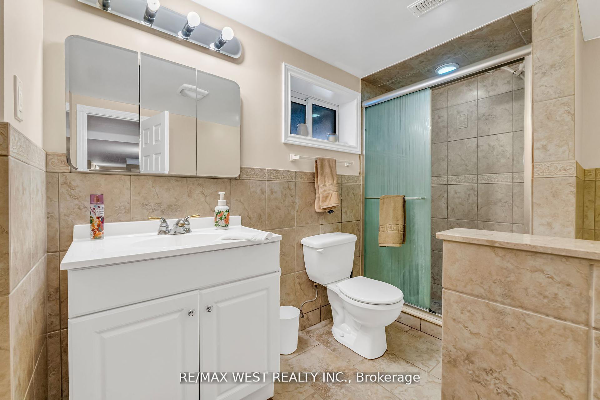 Photo 37 of 15 Breadner Drive, Etobicoke, Willowridge-Martingrove-Richview — HOMEH
