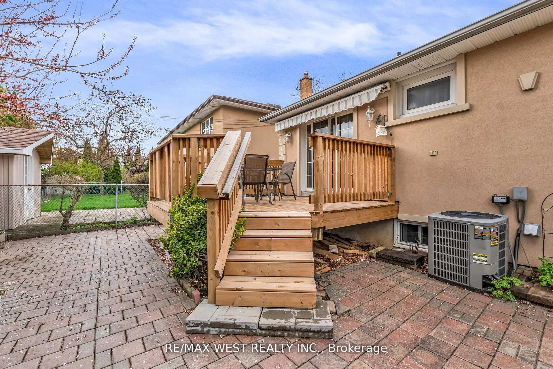 Photo 40 of 15 Breadner Drive, Etobicoke, Willowridge-Martingrove-Richview — HOMEH