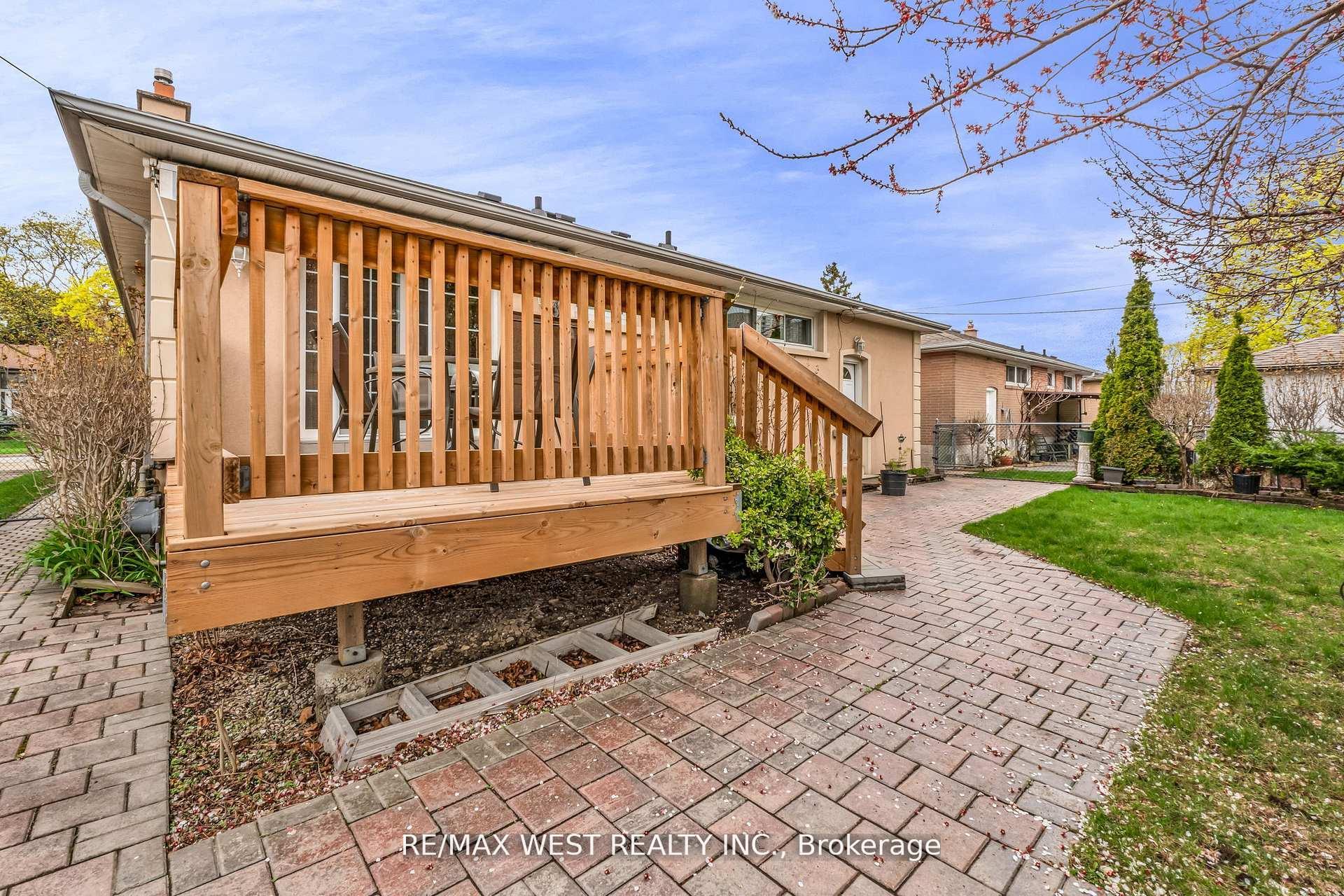 Photo 44 of 15 Breadner Drive, Etobicoke, Willowridge-Martingrove-Richview — HOMEH