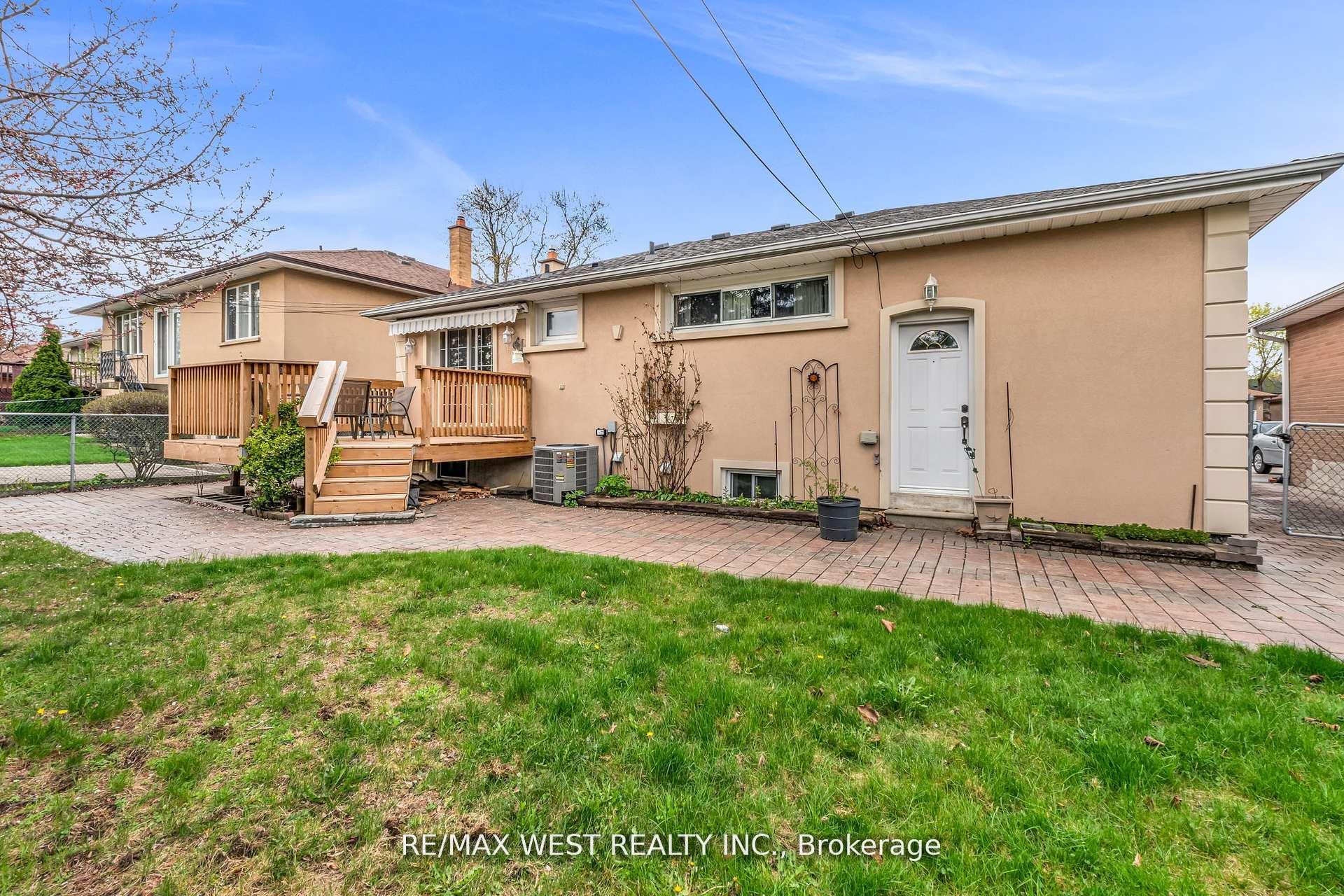 Photo 45 of 15 Breadner Drive, Etobicoke, Willowridge-Martingrove-Richview — HOMEH