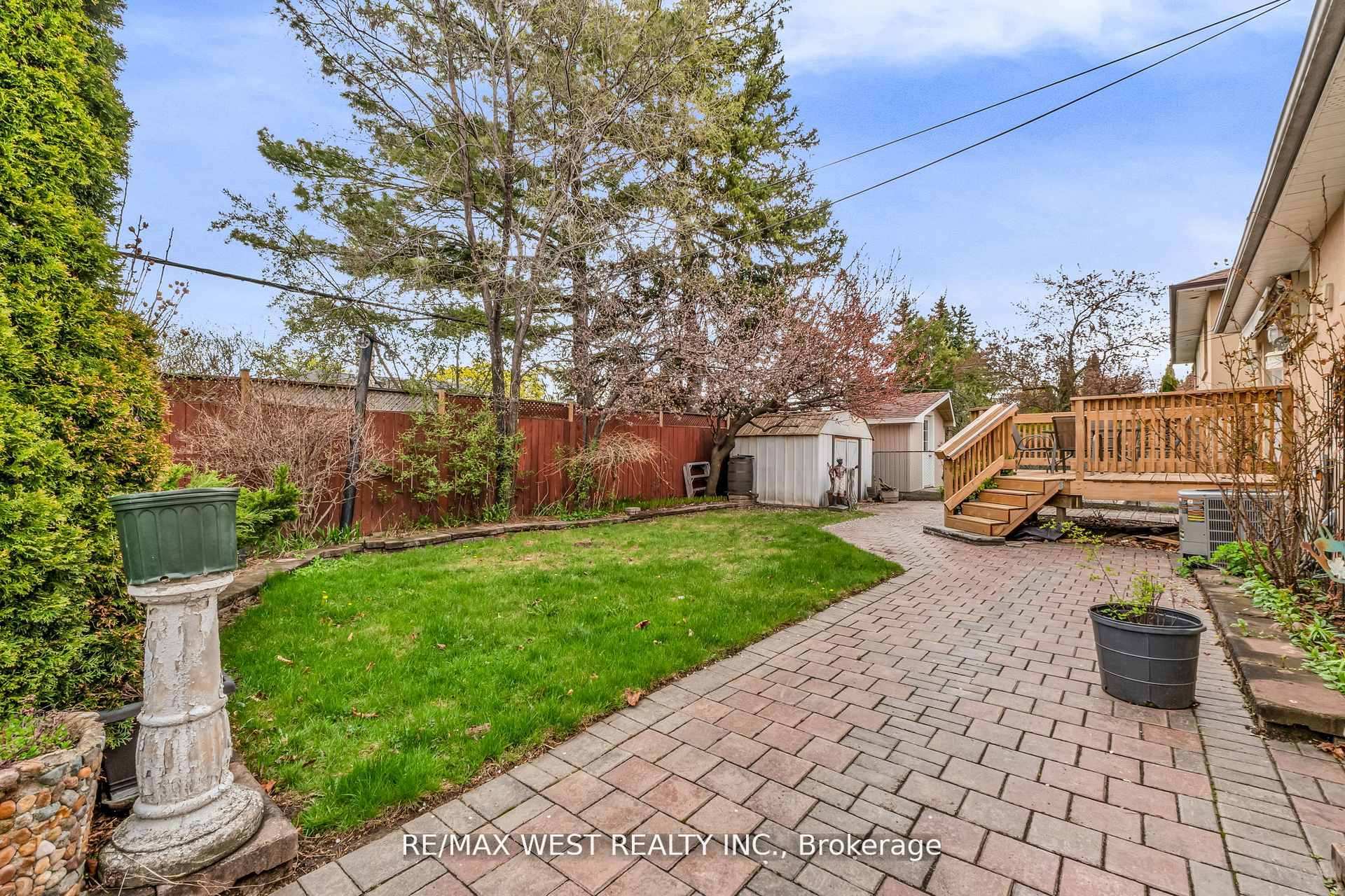 Photo 46 of 15 Breadner Drive, Etobicoke, Willowridge-Martingrove-Richview — HOMEH