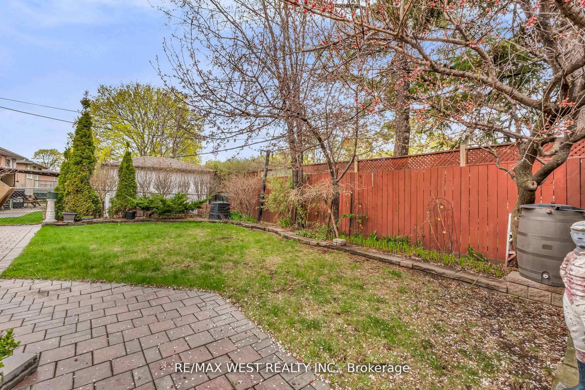 Photo 48 of 15 Breadner Drive, Etobicoke, Willowridge-Martingrove-Richview — HOMEH