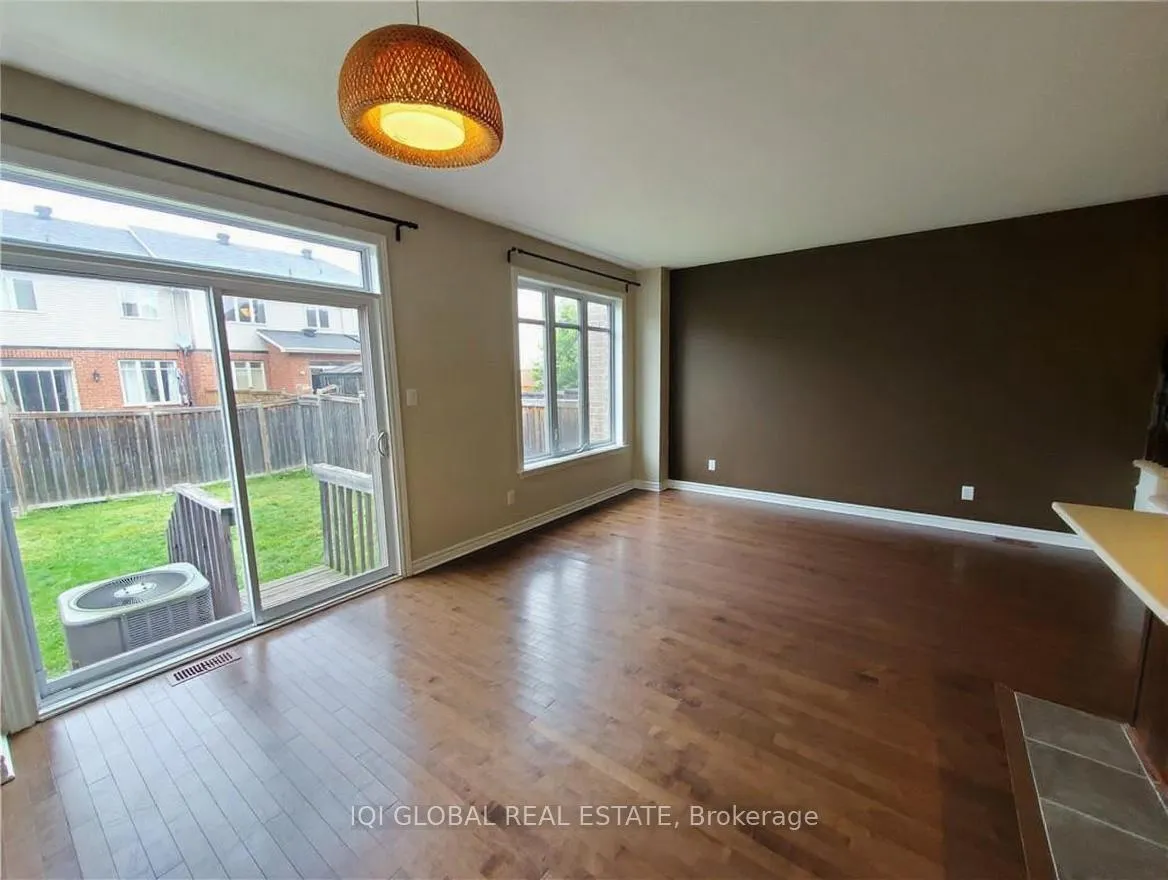 Photo 3 of 211 Jersey Tea Circle, Ottawa, Riverside South/Gloucester Glen — HOMEH