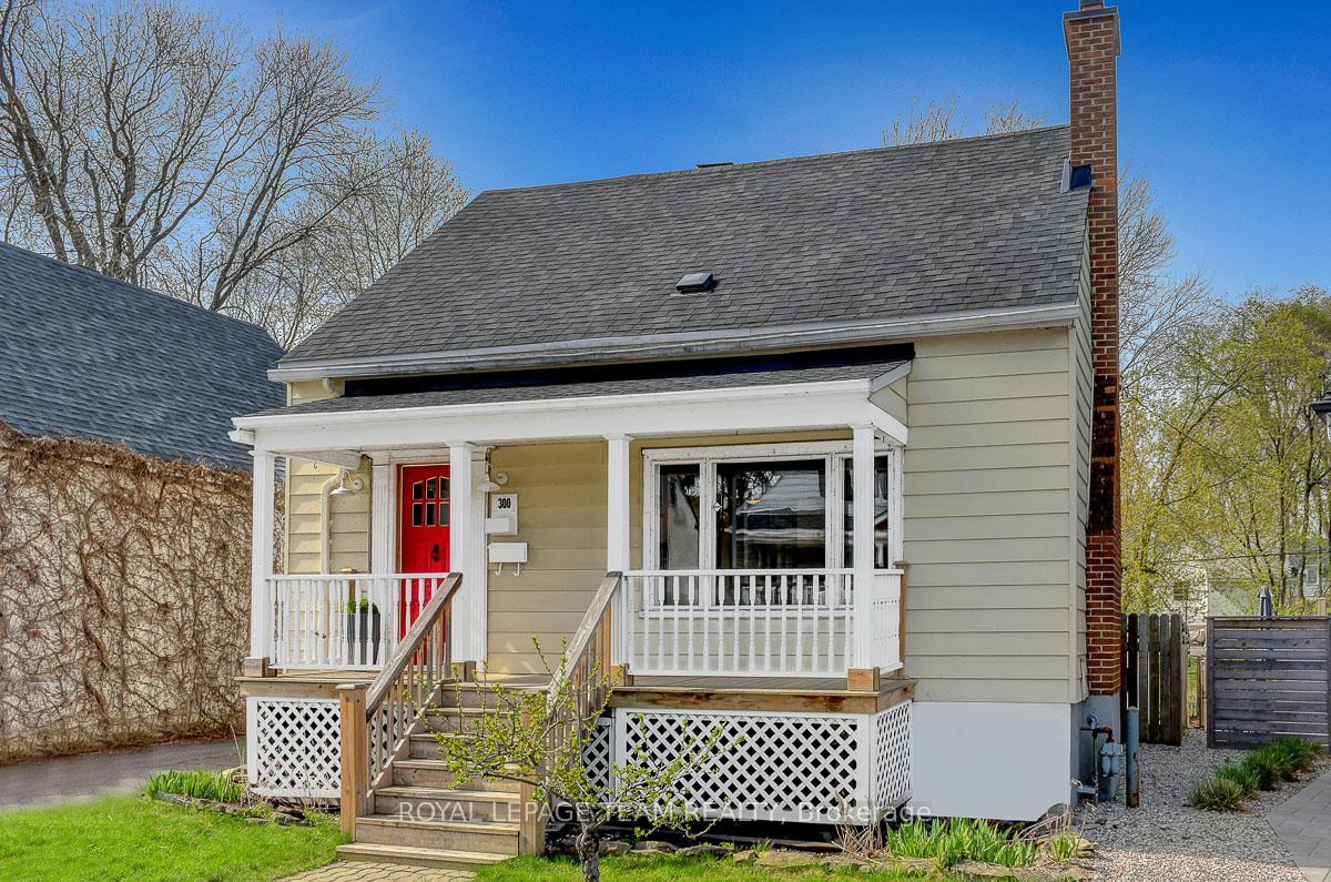 Front of 300 Oakdale Avenue
