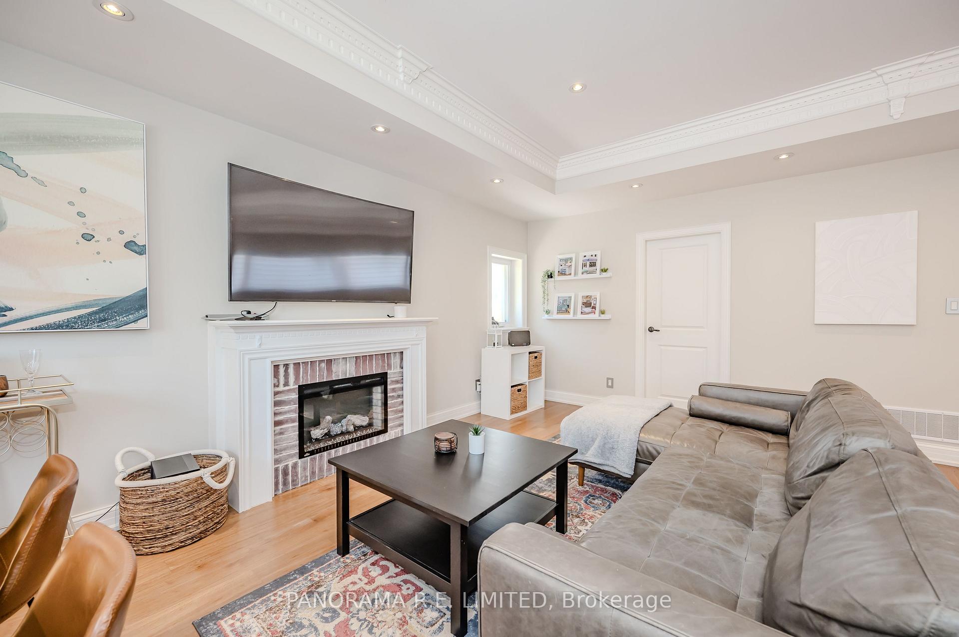 Photo 3 of Unit Main, 12 Arkley Crescent, Etobicoke, Willowridge-Martingrove-Richview — HOMEH