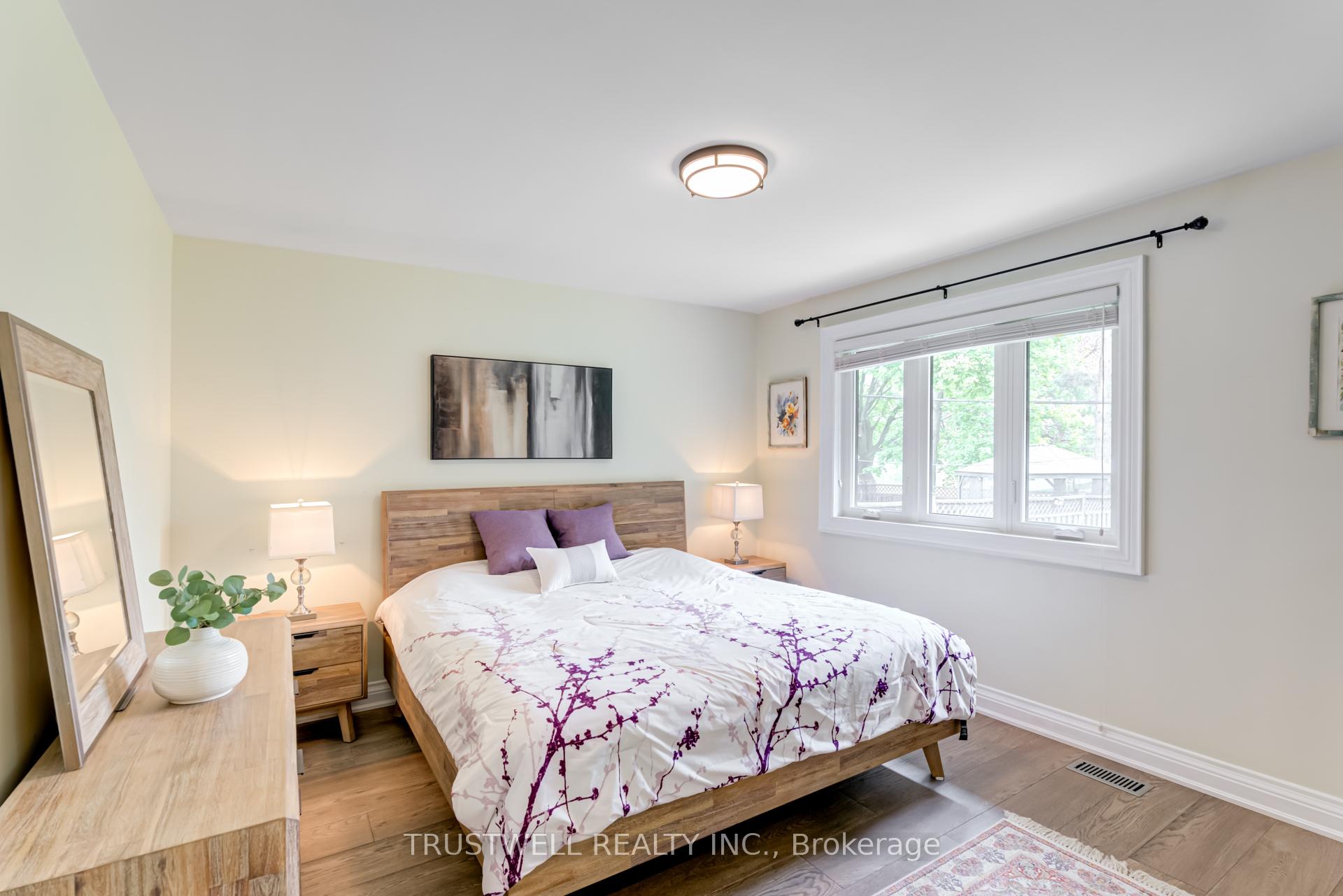 Photo 3 of 101 Wincott Drive, Etobicoke, Kingsview Village-The Westway — HOMEH