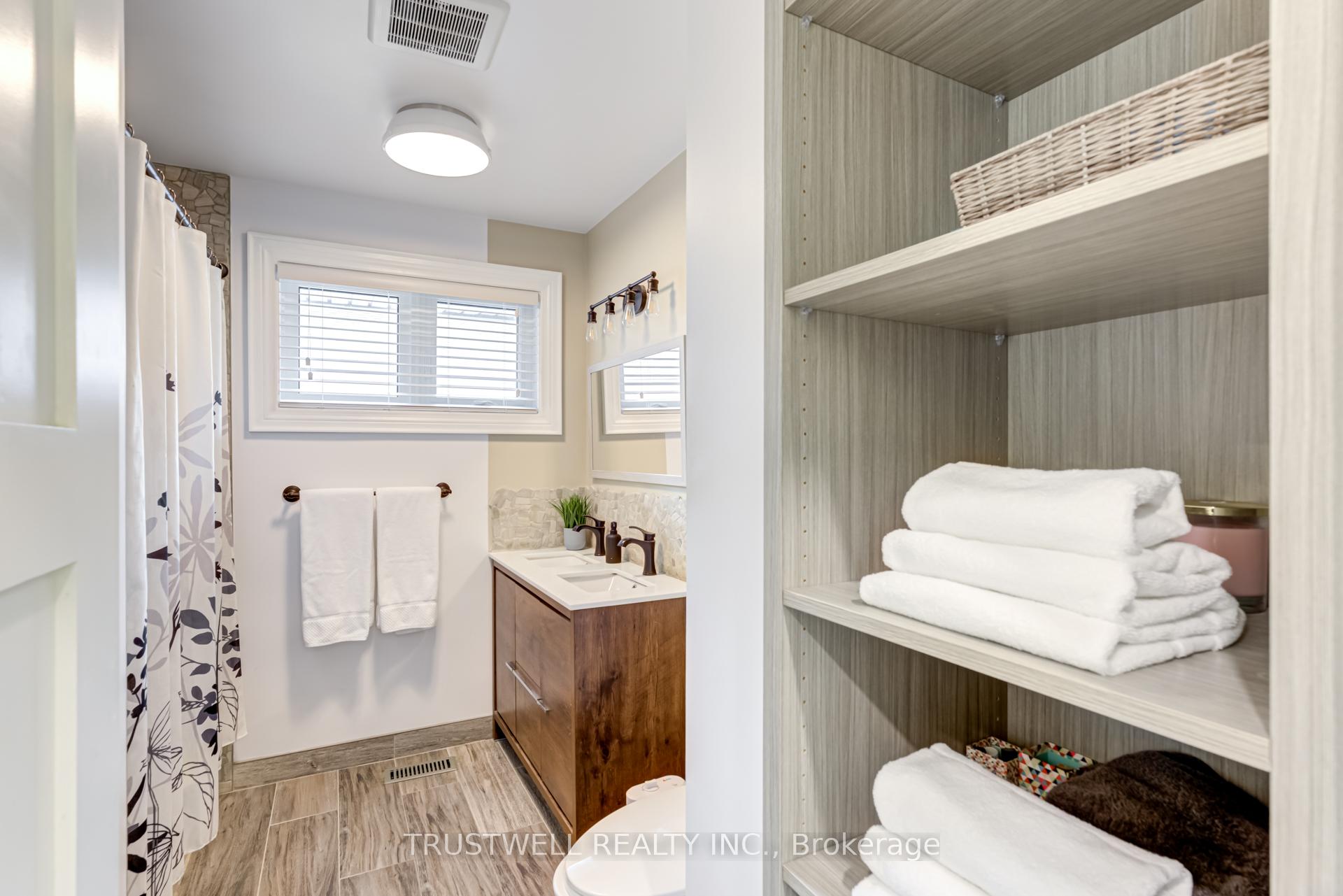Photo 4 of 101 Wincott Drive, Etobicoke, Kingsview Village-The Westway — HOMEH