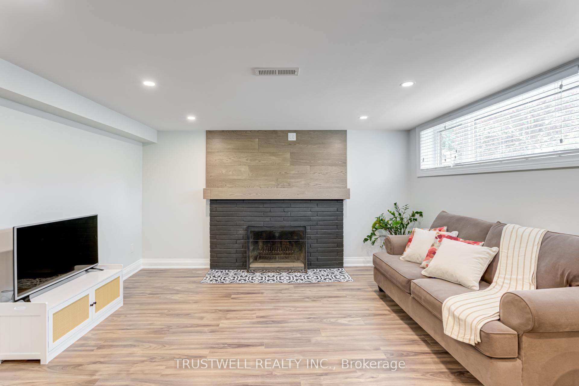 Photo 9 of 101 Wincott Drive, Etobicoke, Kingsview Village-The Westway — HOMEH