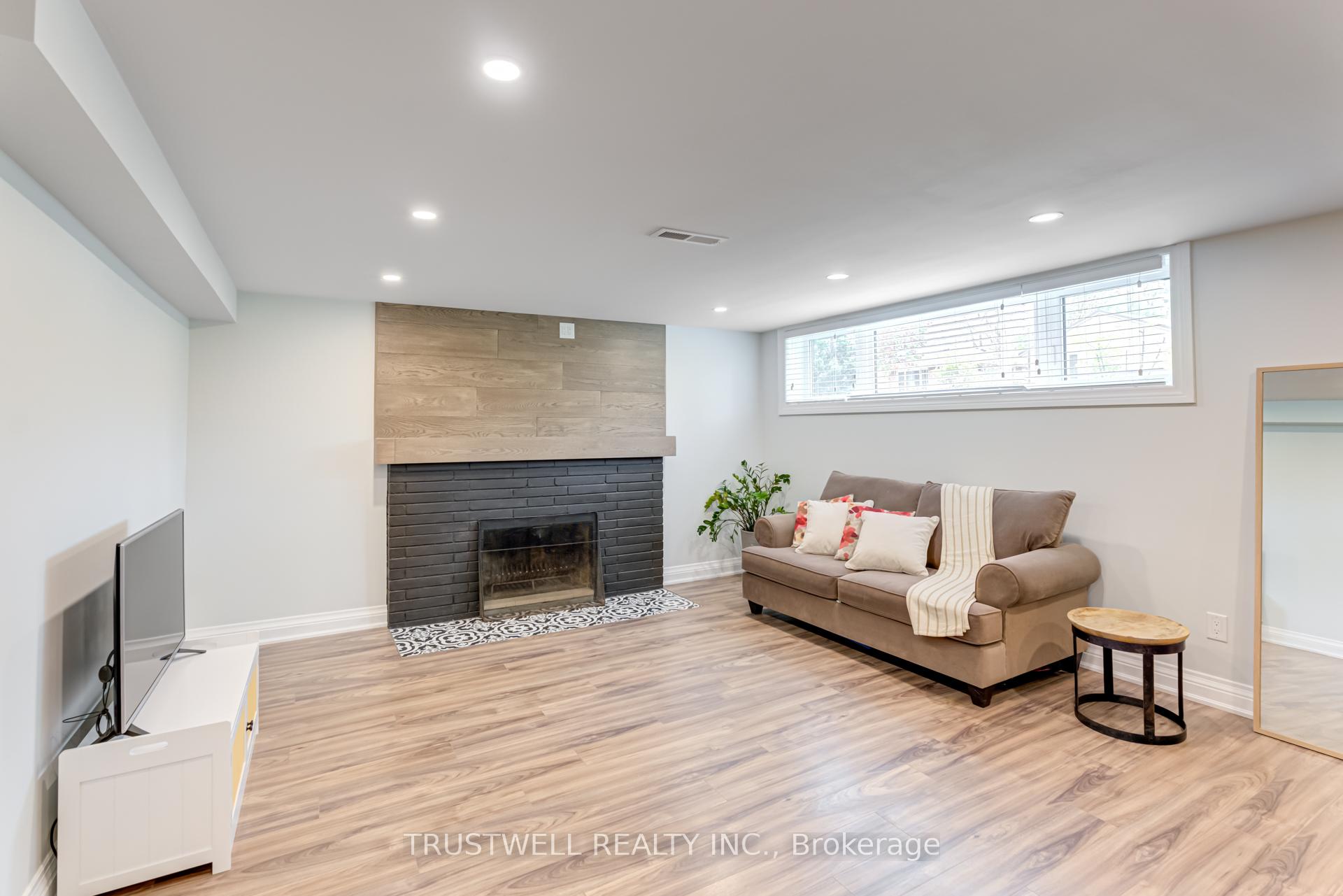 Photo 10 of 101 Wincott Drive, Etobicoke, Kingsview Village-The Westway — HOMEH