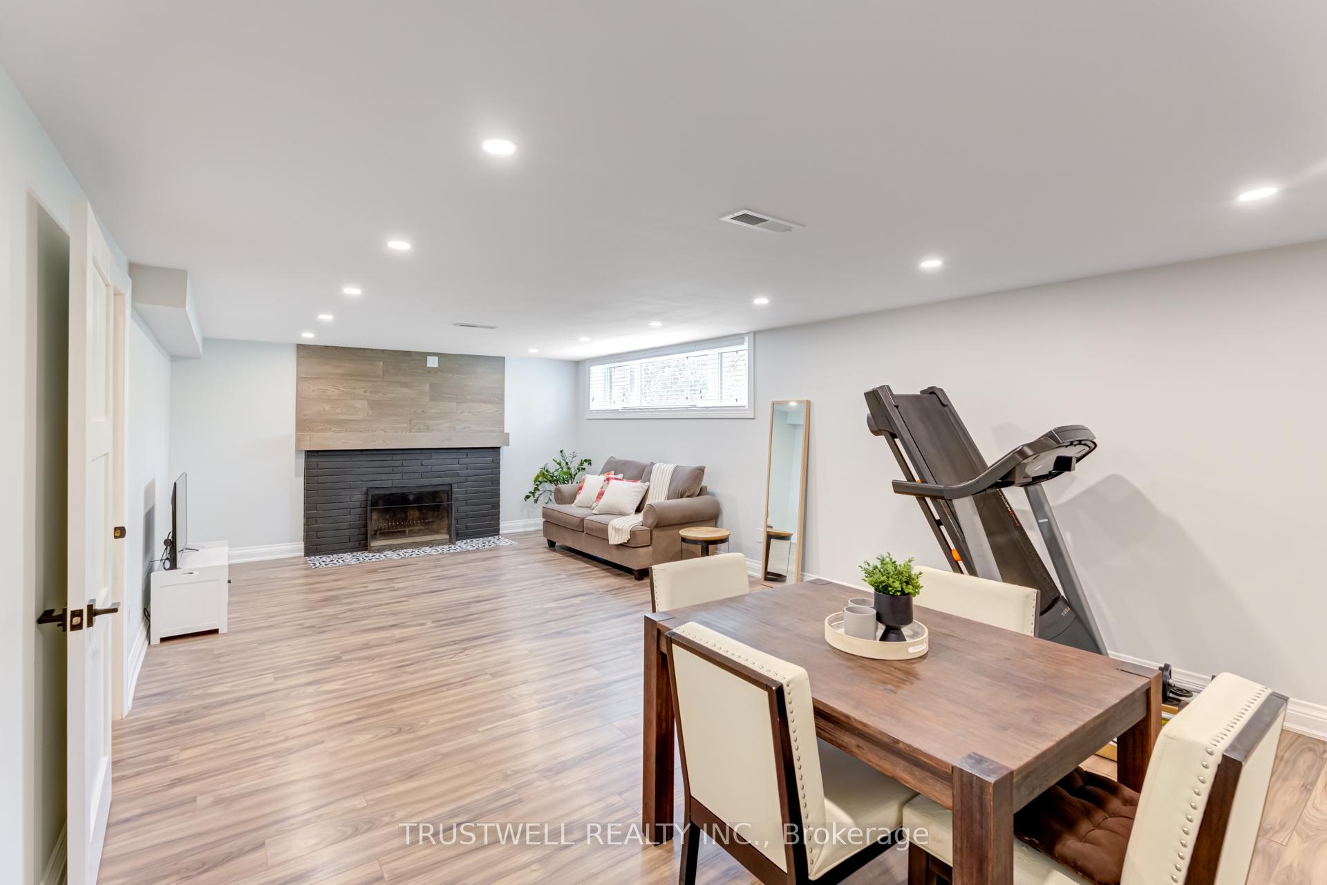 Photo 11 of 101 Wincott Drive, Etobicoke, Kingsview Village-The Westway — HOMEH