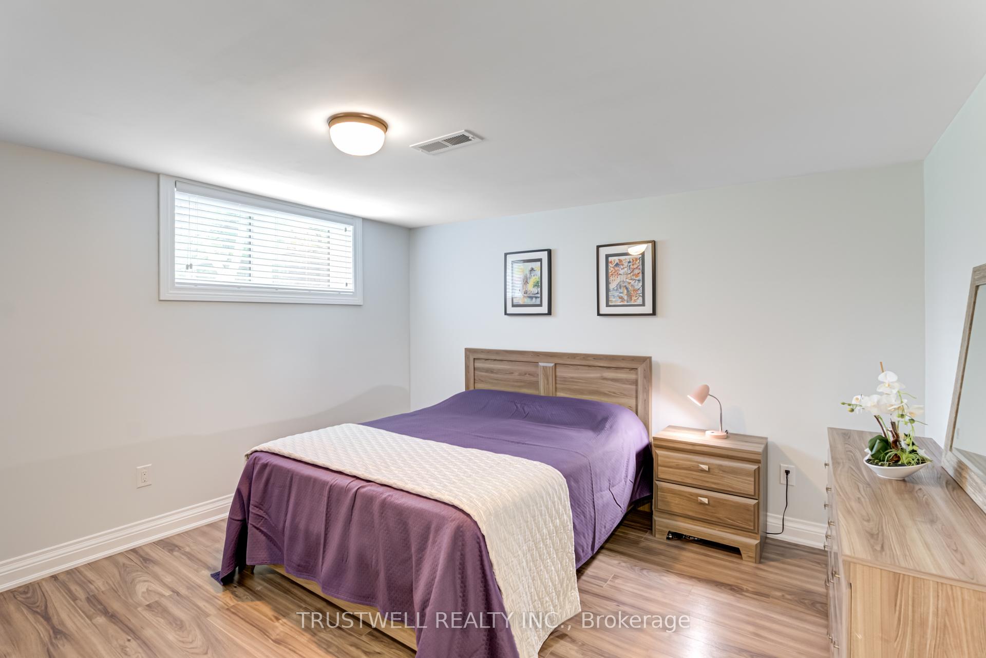 Photo 14 of 101 Wincott Drive, Etobicoke, Kingsview Village-The Westway — HOMEH