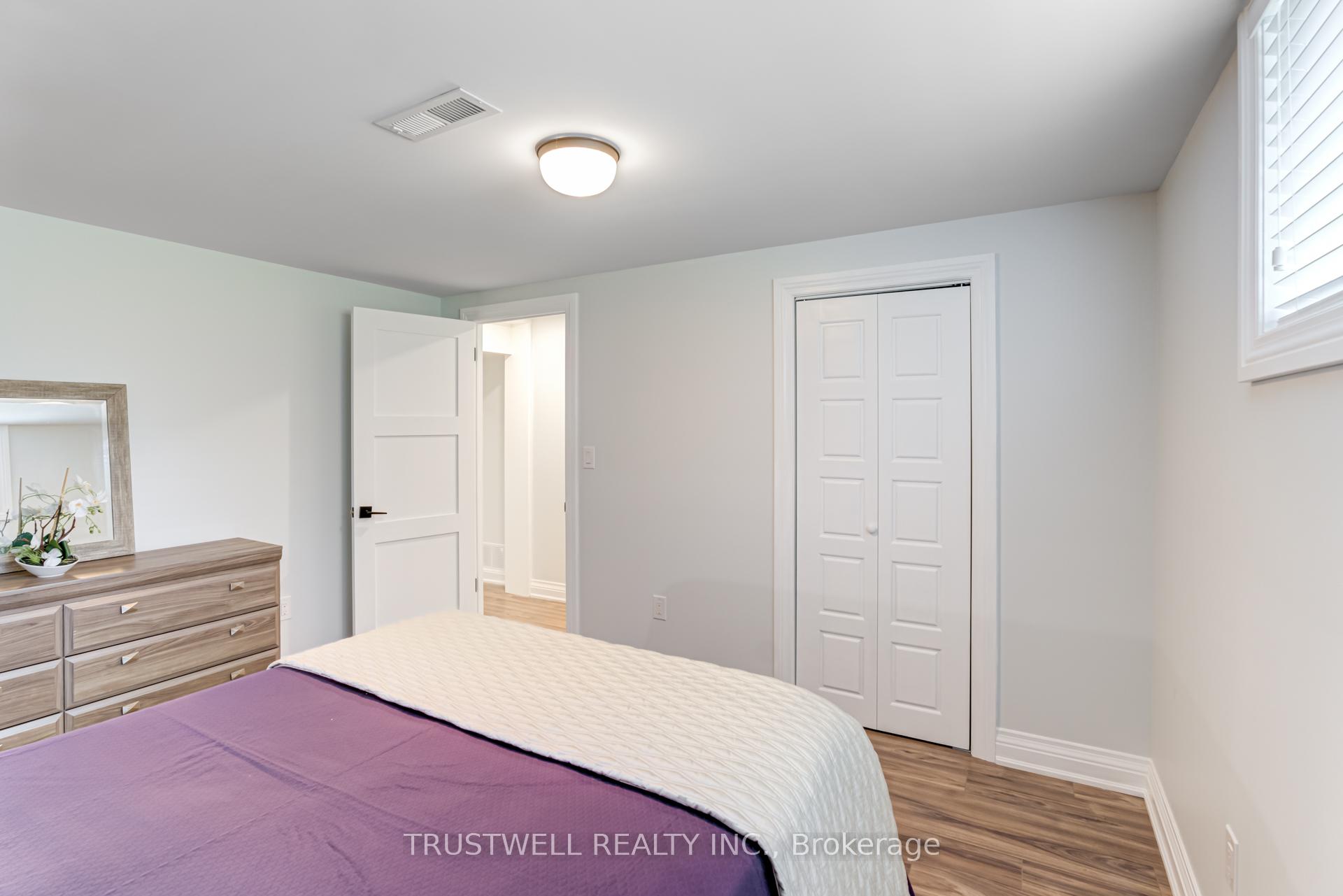 Photo 15 of 101 Wincott Drive, Etobicoke, Kingsview Village-The Westway — HOMEH
