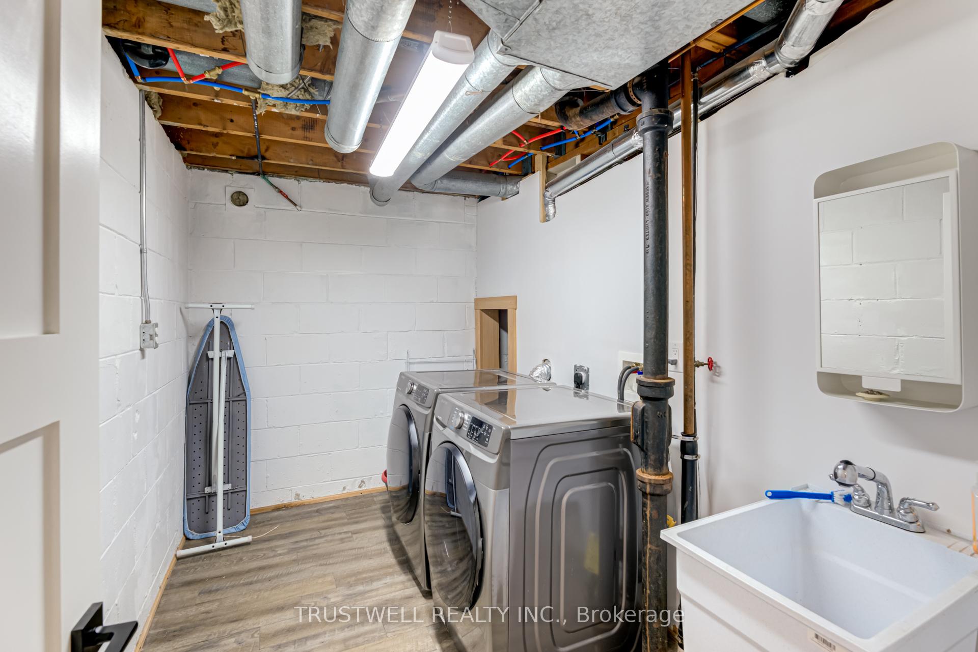 Photo 17 of 101 Wincott Drive, Etobicoke, Kingsview Village-The Westway — HOMEH
