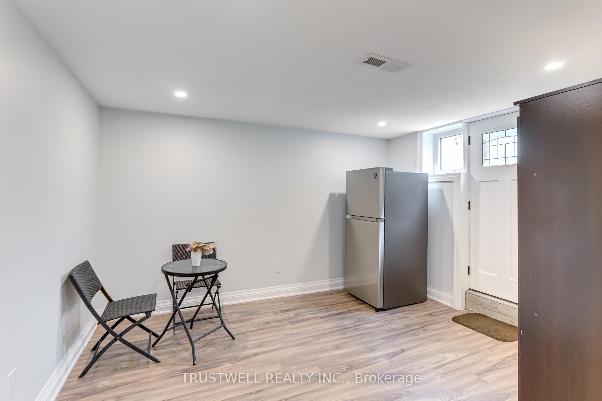 Photo 18 of 101 Wincott Drive, Etobicoke, Kingsview Village-The Westway — HOMEH