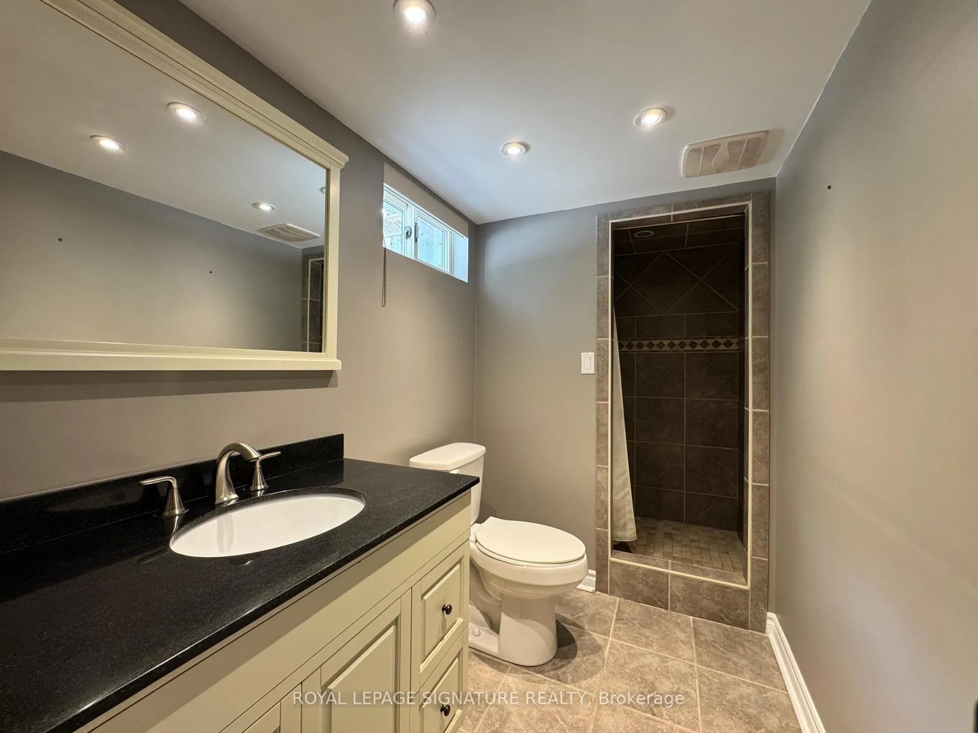 Photo 4 of Unit Lower, 36 Johnson Road, Aurora, Aurora Highlands — HOMEH
