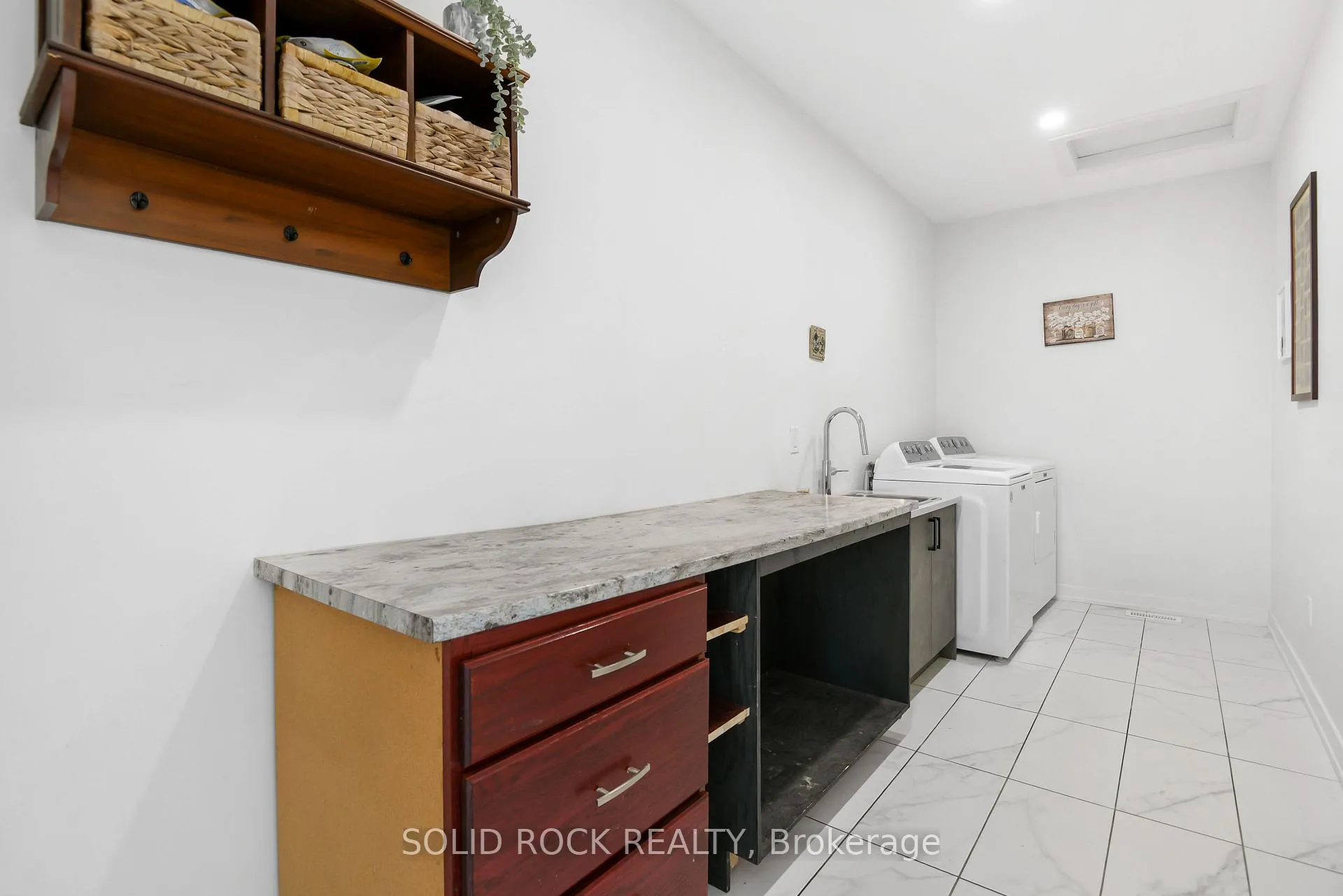 Photo 255 of 47 Mill Lane, Arnprior — HOMEH