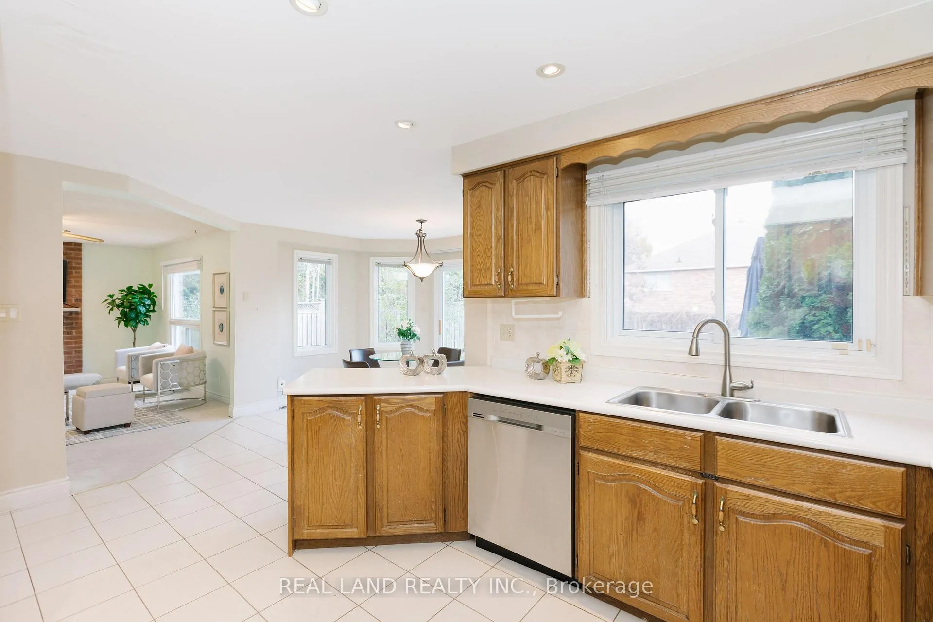 Photo 182 of 6 Mcgee Crescent, Aurora, Aurora Highlands — HOMEH