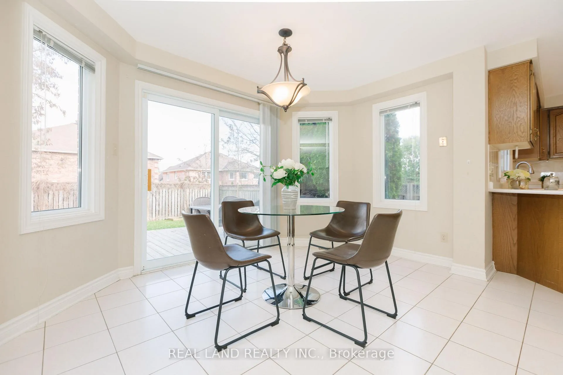 Photo 247 of 6 Mcgee Crescent, Aurora, Aurora Highlands — HOMEH