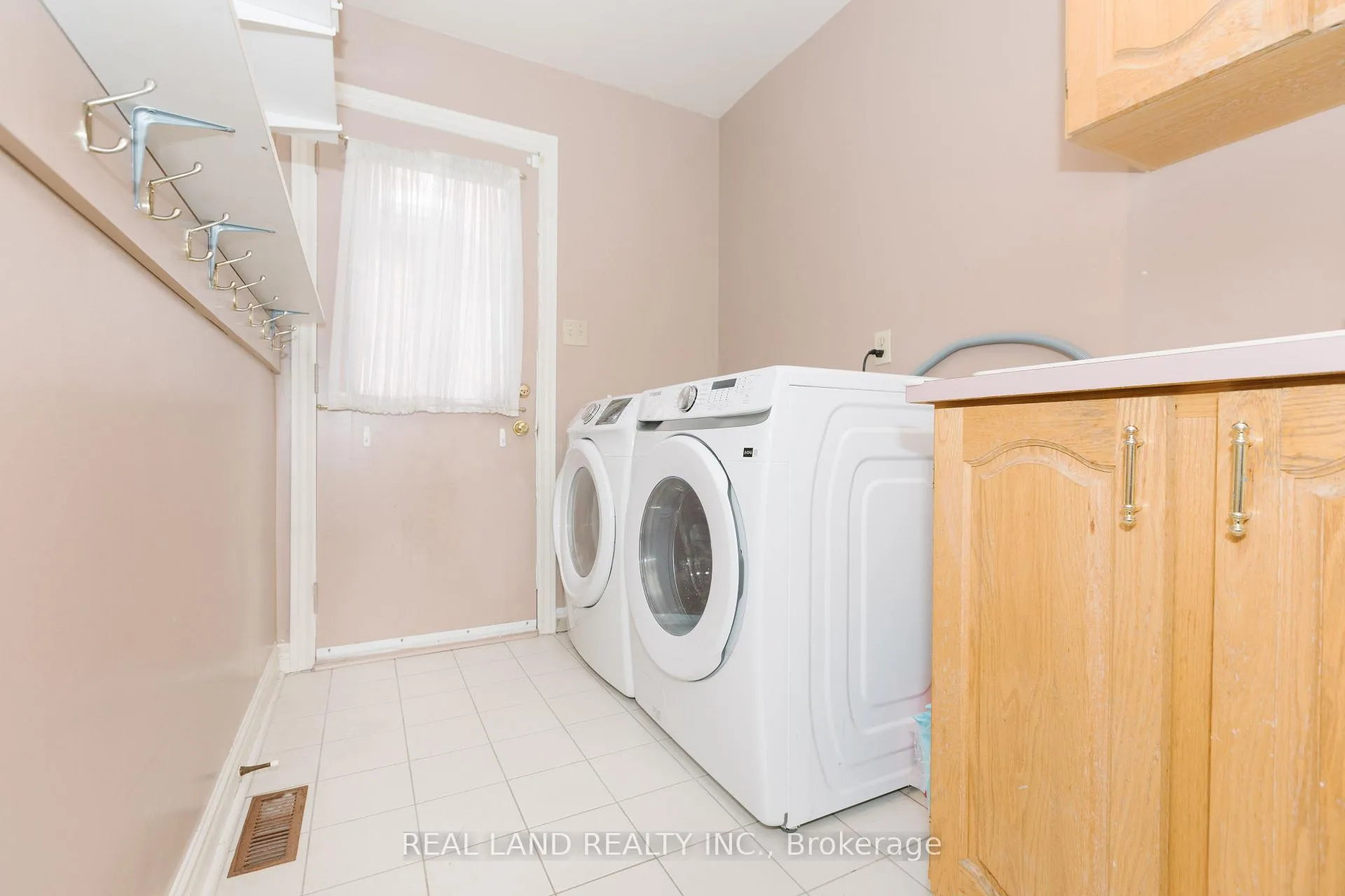 Photo 301 of 6 Mcgee Crescent, Aurora, Aurora Highlands — HOMEH