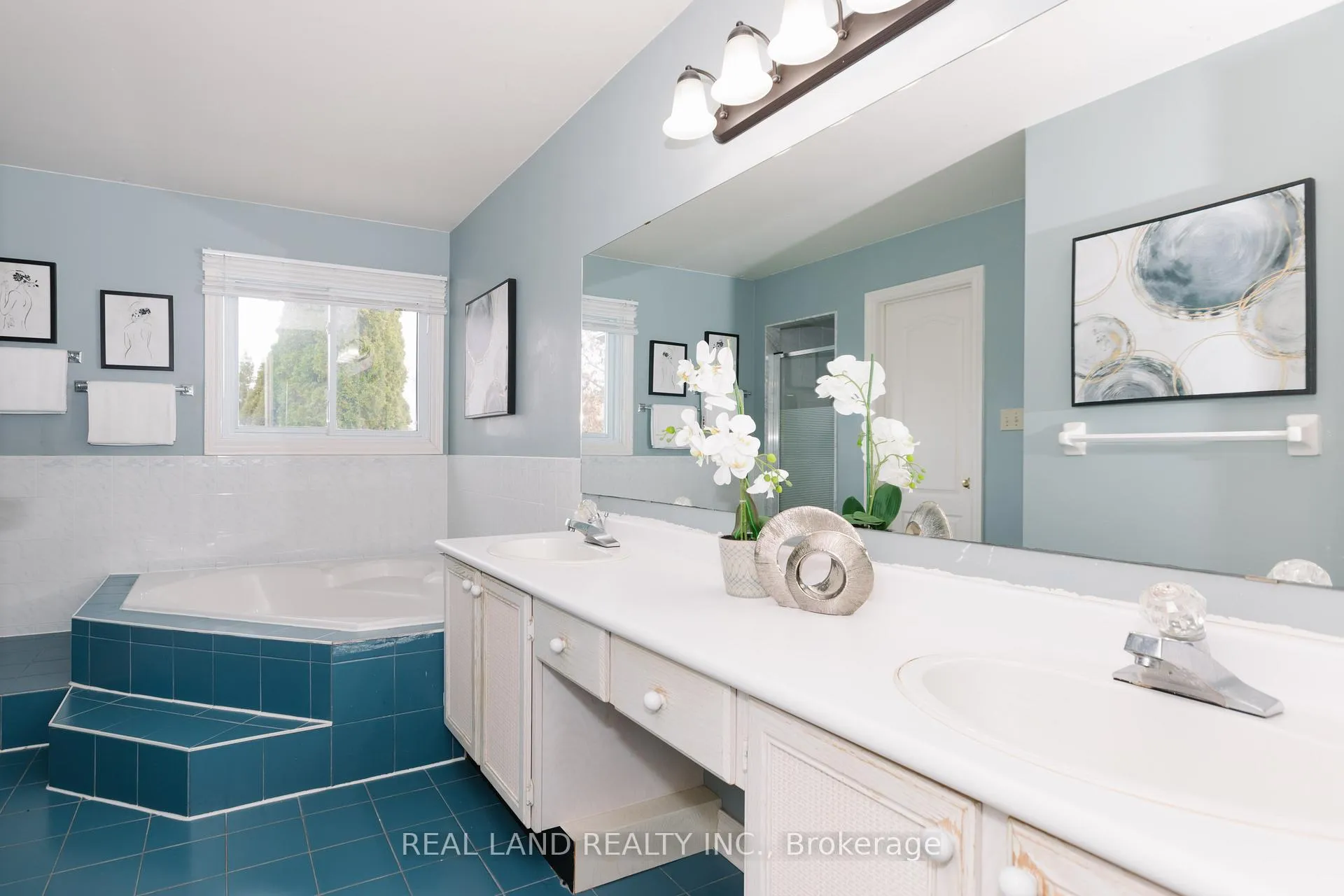 Photo 359 of 6 Mcgee Crescent, Aurora, Aurora Highlands — HOMEH