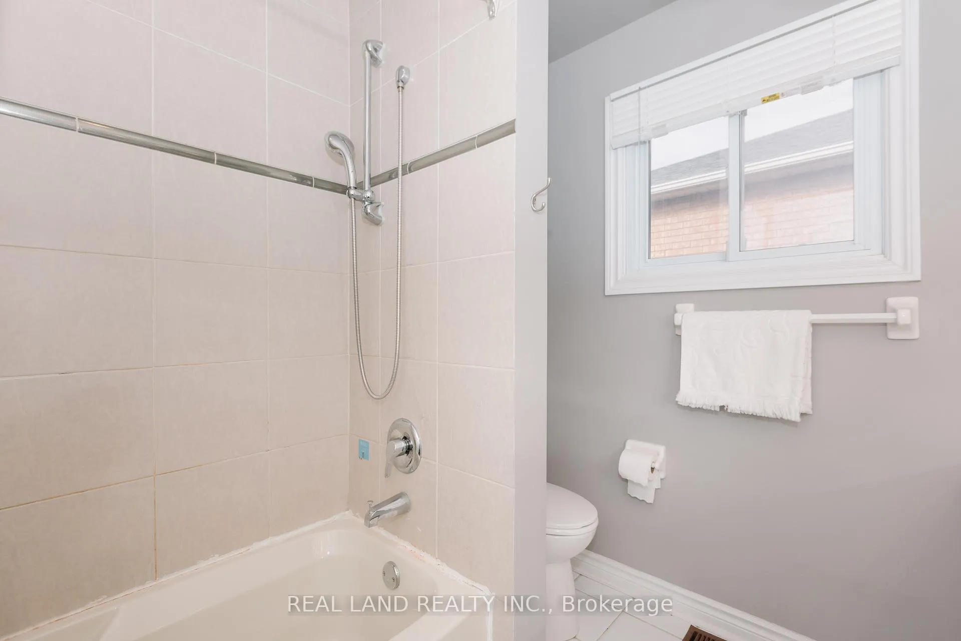 Photo 532 of 6 Mcgee Crescent, Aurora, Aurora Highlands — HOMEH