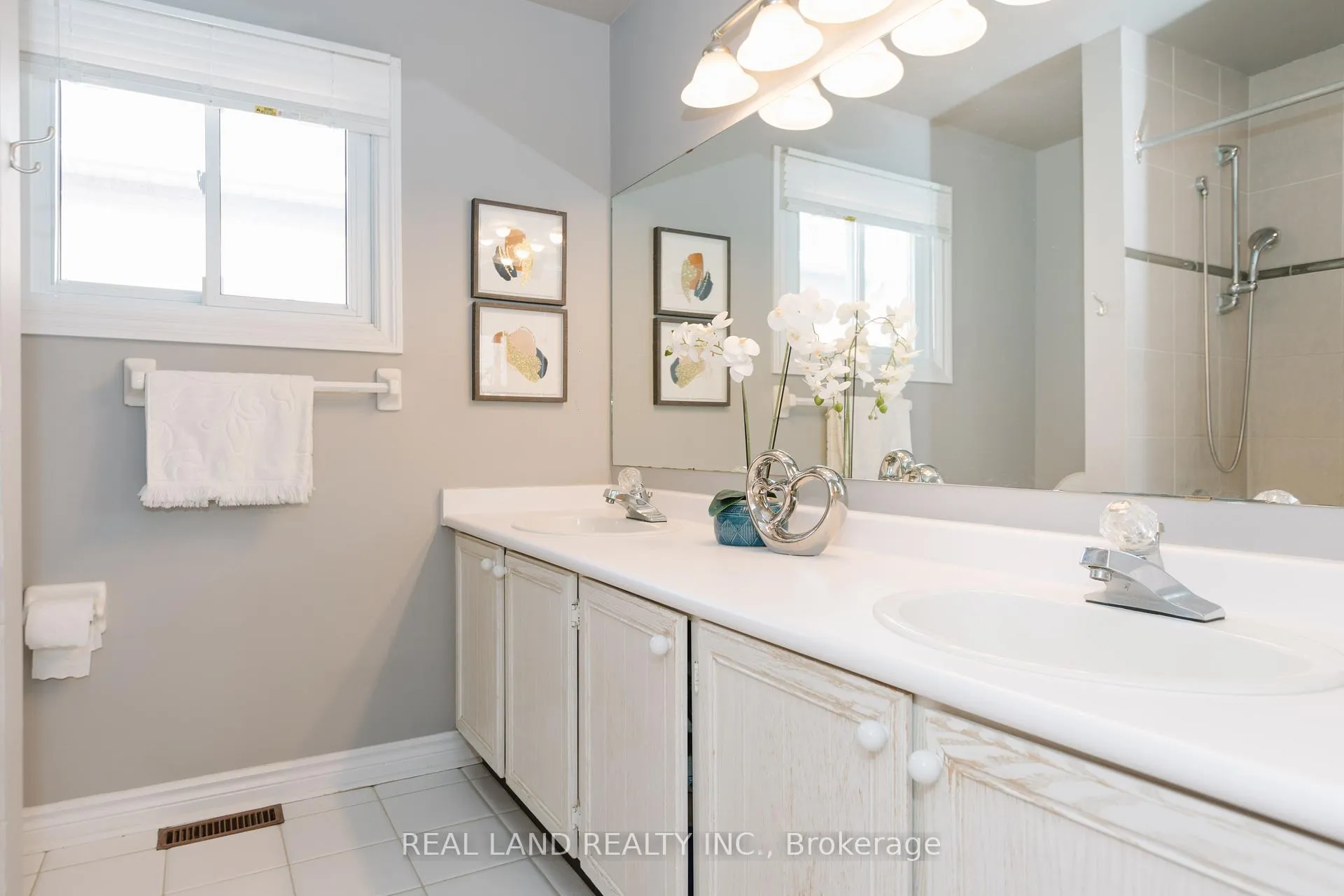 Photo 518 of 6 Mcgee Crescent, Aurora, Aurora Highlands — HOMEH