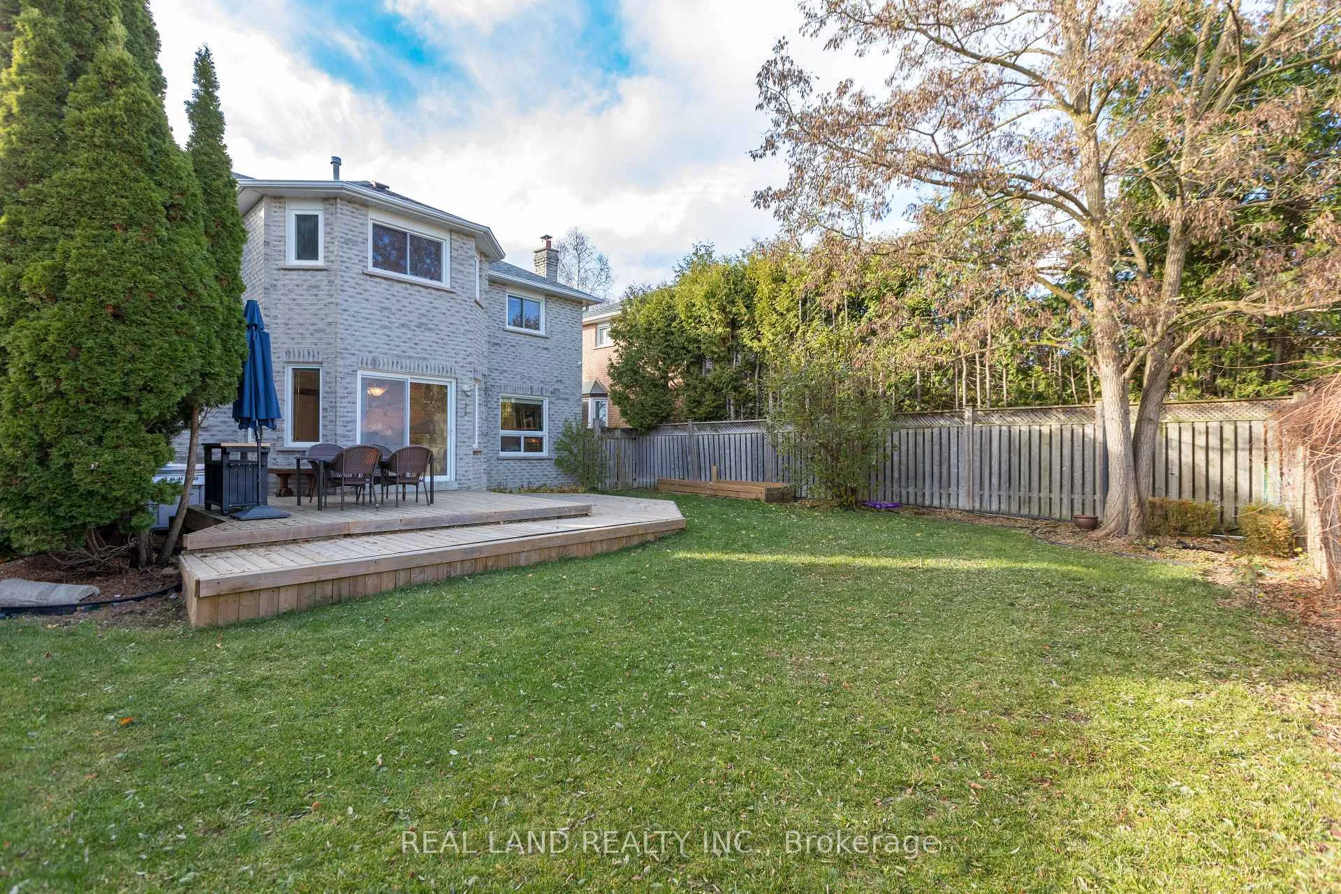 Photo 555 of 6 Mcgee Crescent, Aurora, Aurora Highlands — HOMEH