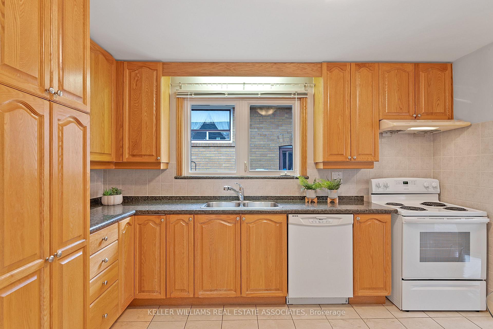 Photo 14 of 100 The Westway, Etobicoke, Kingsview Village-The Westway — HOMEH