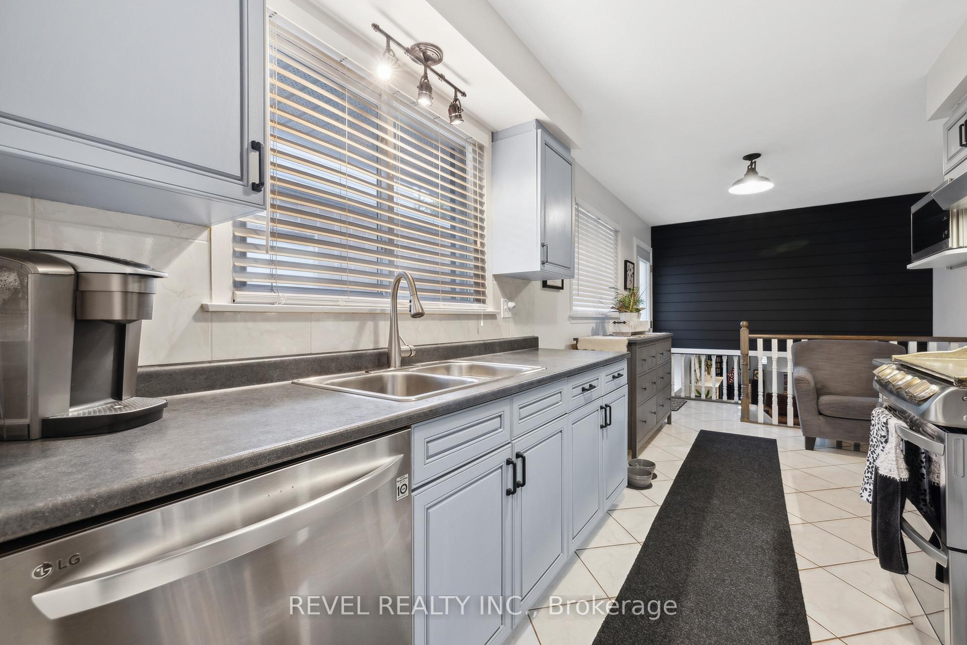 Photo 7 of 93 Willowridge Road, Etobicoke, Willowridge-Martingrove-Richview — HOMEH