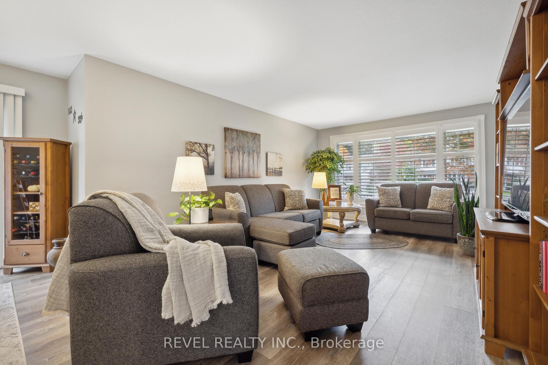 Photo 10 of 93 Willowridge Road, Etobicoke, Willowridge-Martingrove-Richview — HOMEH