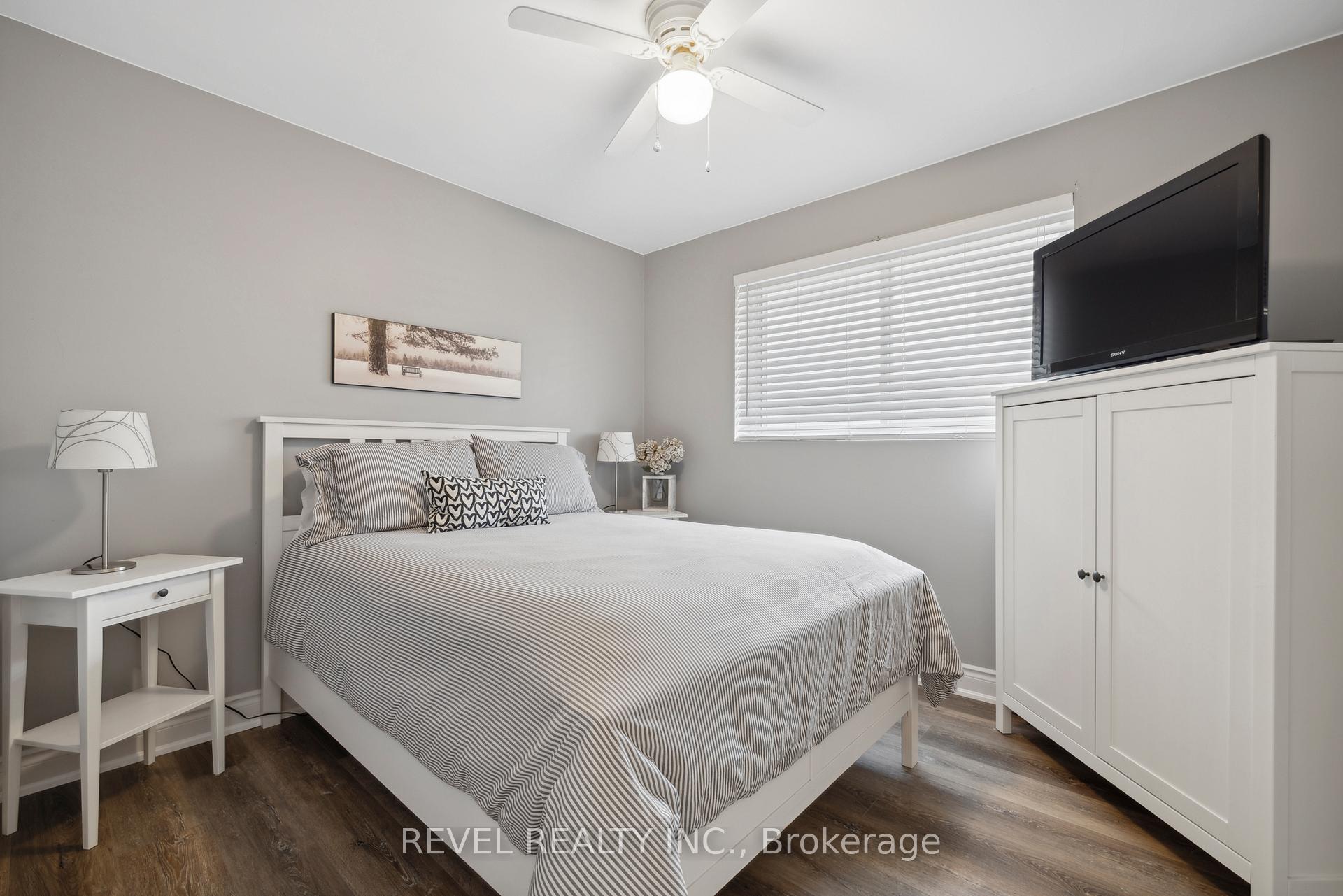 Photo 17 of 93 Willowridge Road, Etobicoke, Willowridge-Martingrove-Richview — HOMEH