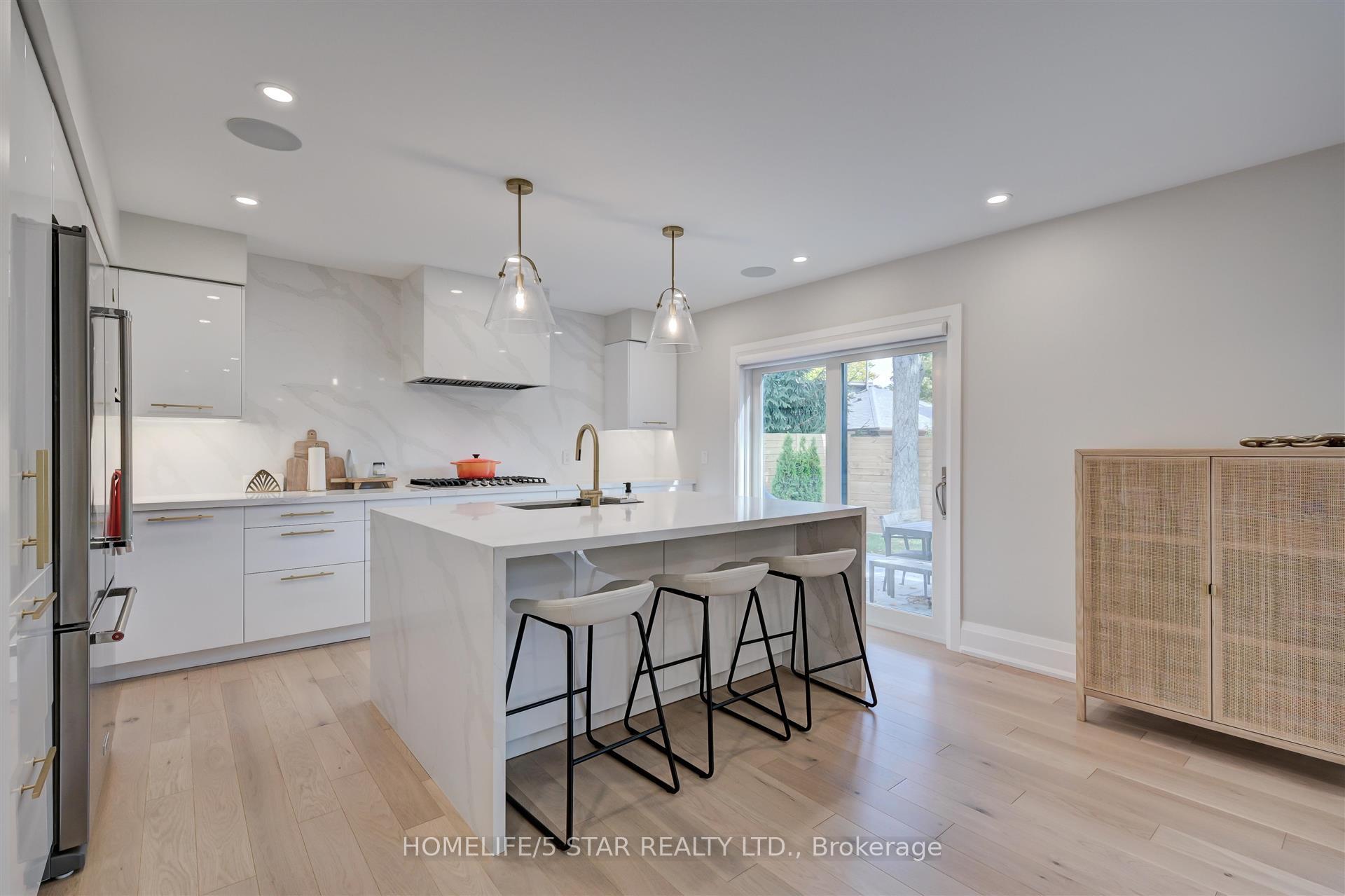 Photo 10 of 7 Kingsborough Crescent, Etobicoke, Willowridge-Martingrove-Richview — HOMEH