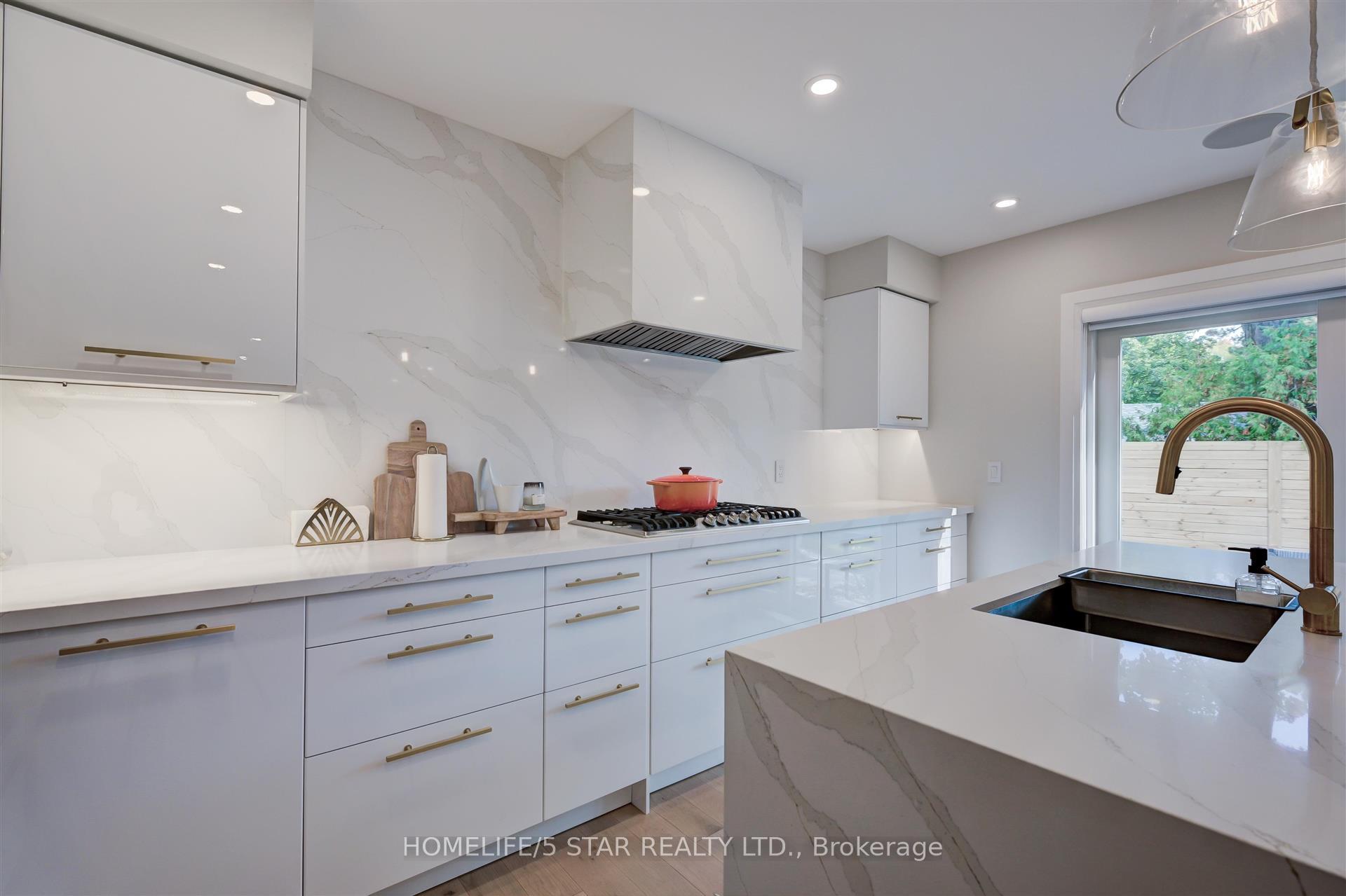 Photo 11 of 7 Kingsborough Crescent, Etobicoke, Willowridge-Martingrove-Richview — HOMEH