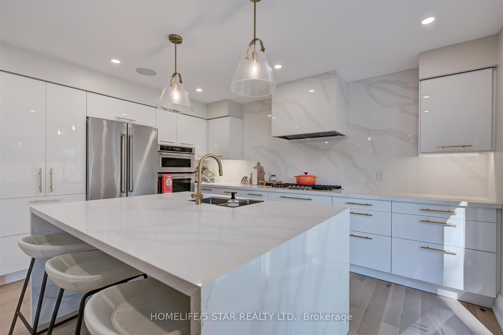 Photo 12 of 7 Kingsborough Crescent, Etobicoke, Willowridge-Martingrove-Richview — HOMEH